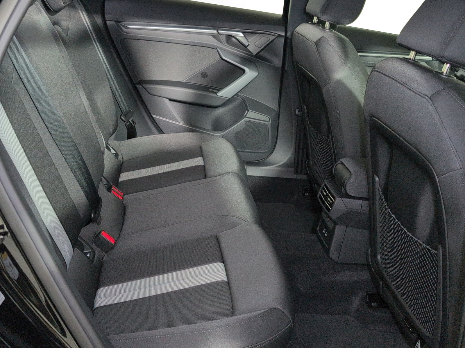 AUDI A3 Sportback TFSI 110 kW Attraction S tronic-image-8