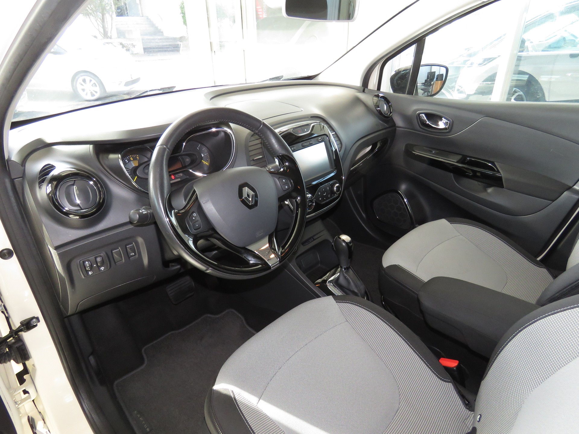 RENAULT Captur 1.2 T 16V Dynamique EDC (Automat)-image-6