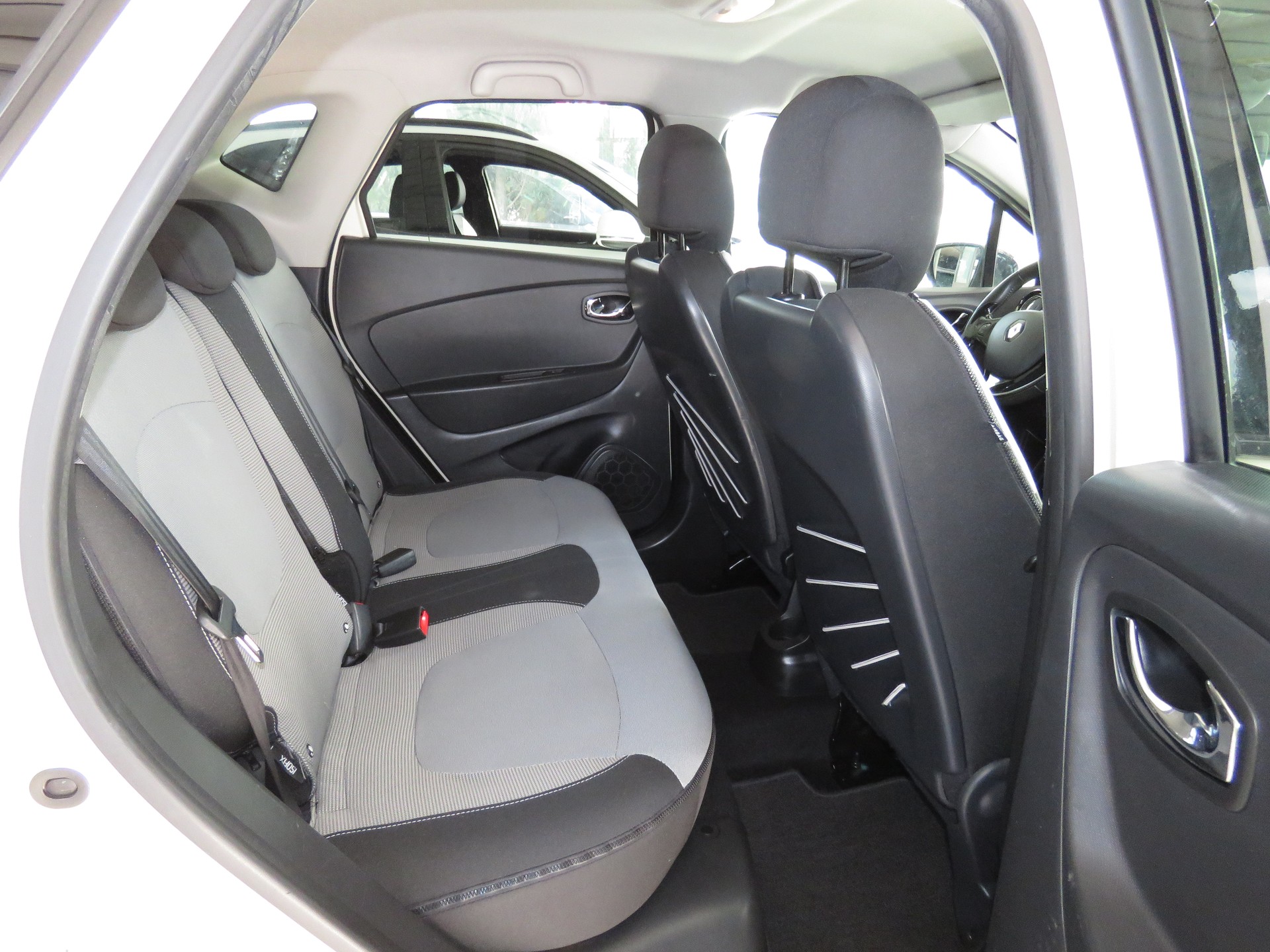RENAULT Captur 1.2 T 16V Dynamique EDC (Automat)-image-12