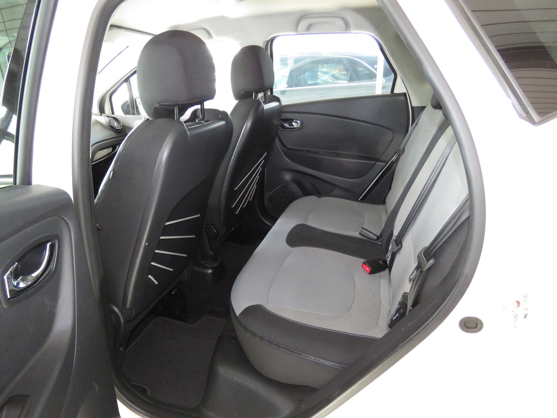 RENAULT Captur 1.2 T 16V Dynamique EDC (Automat)-image-8