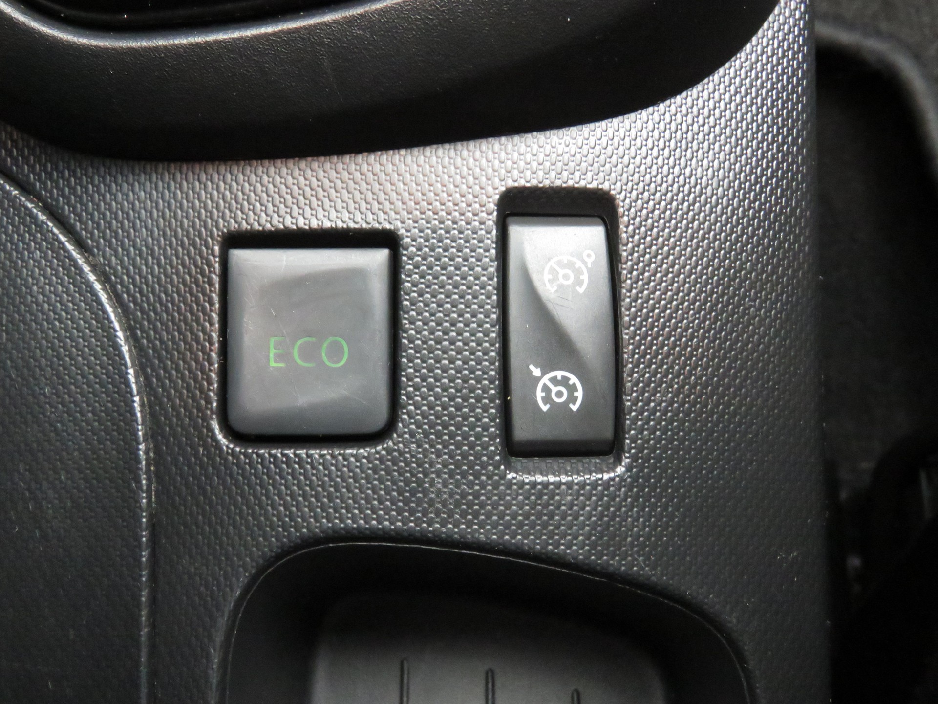 RENAULT Captur 1.2 T 16V Dynamique EDC (Automat)-image-15