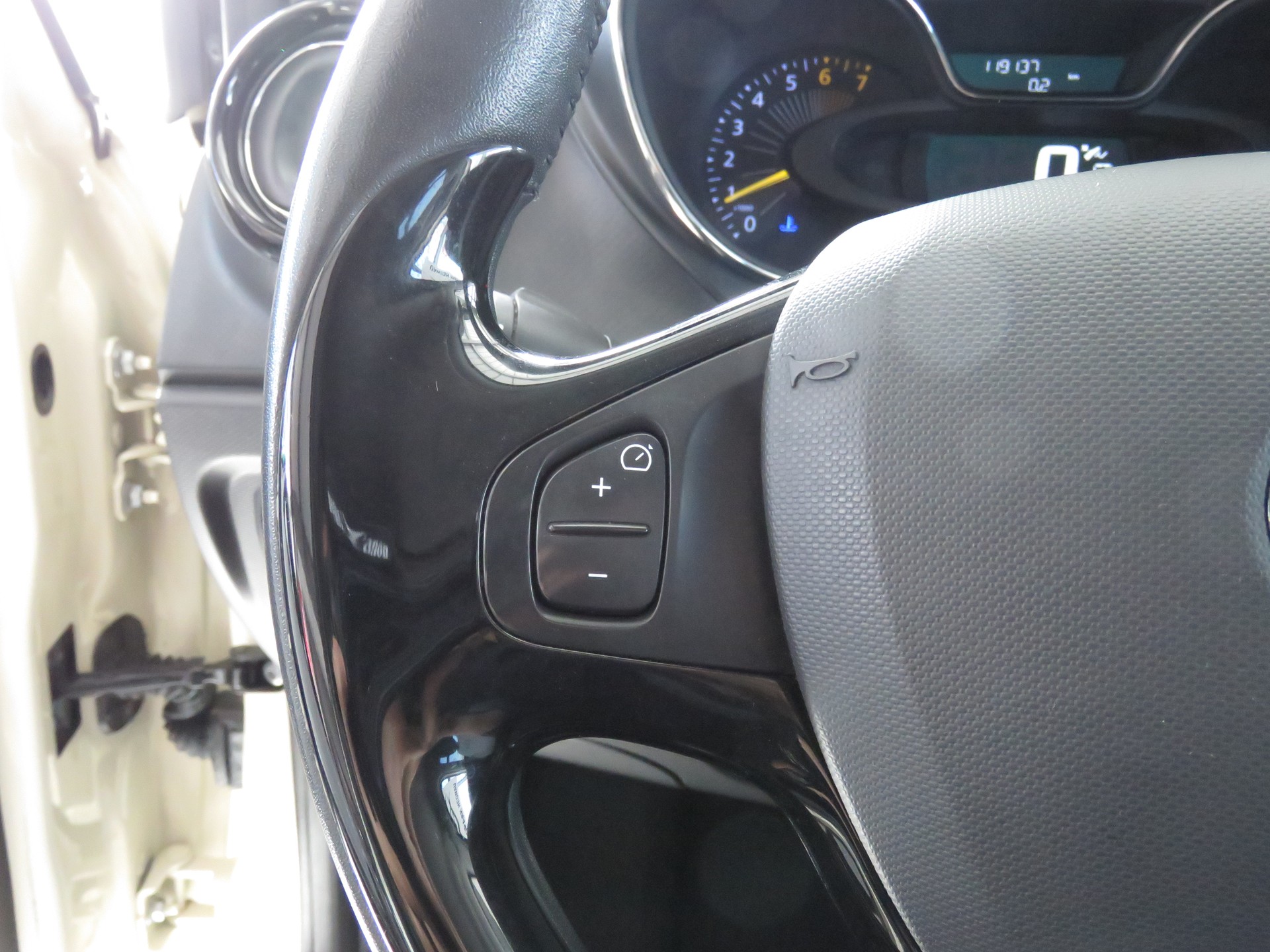 RENAULT Captur 1.2 T 16V Dynamique EDC (Automat)-image-19