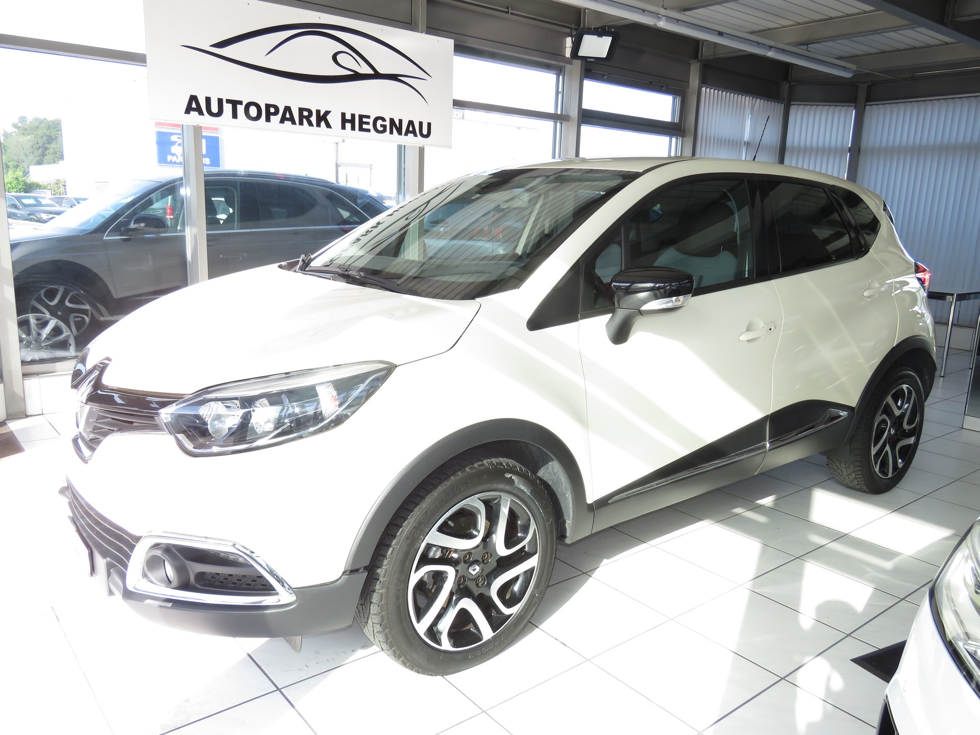 RENAULT Captur 1.2 T 16V Dynamique EDC (Automat)-image-0