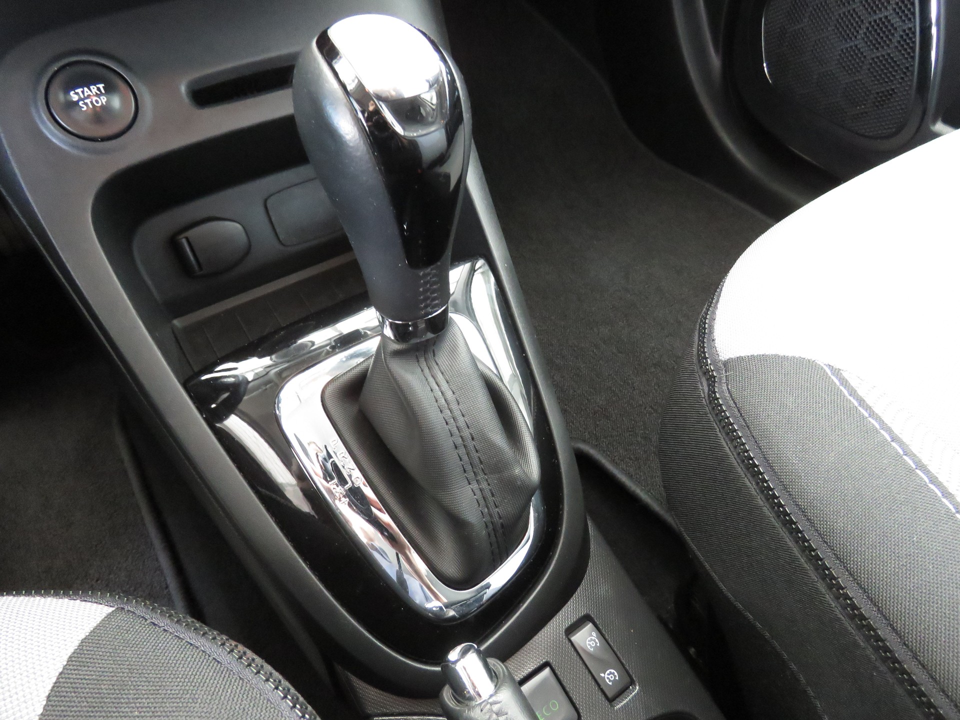 RENAULT Captur 1.2 T 16V Dynamique EDC (Automat)-image-14
