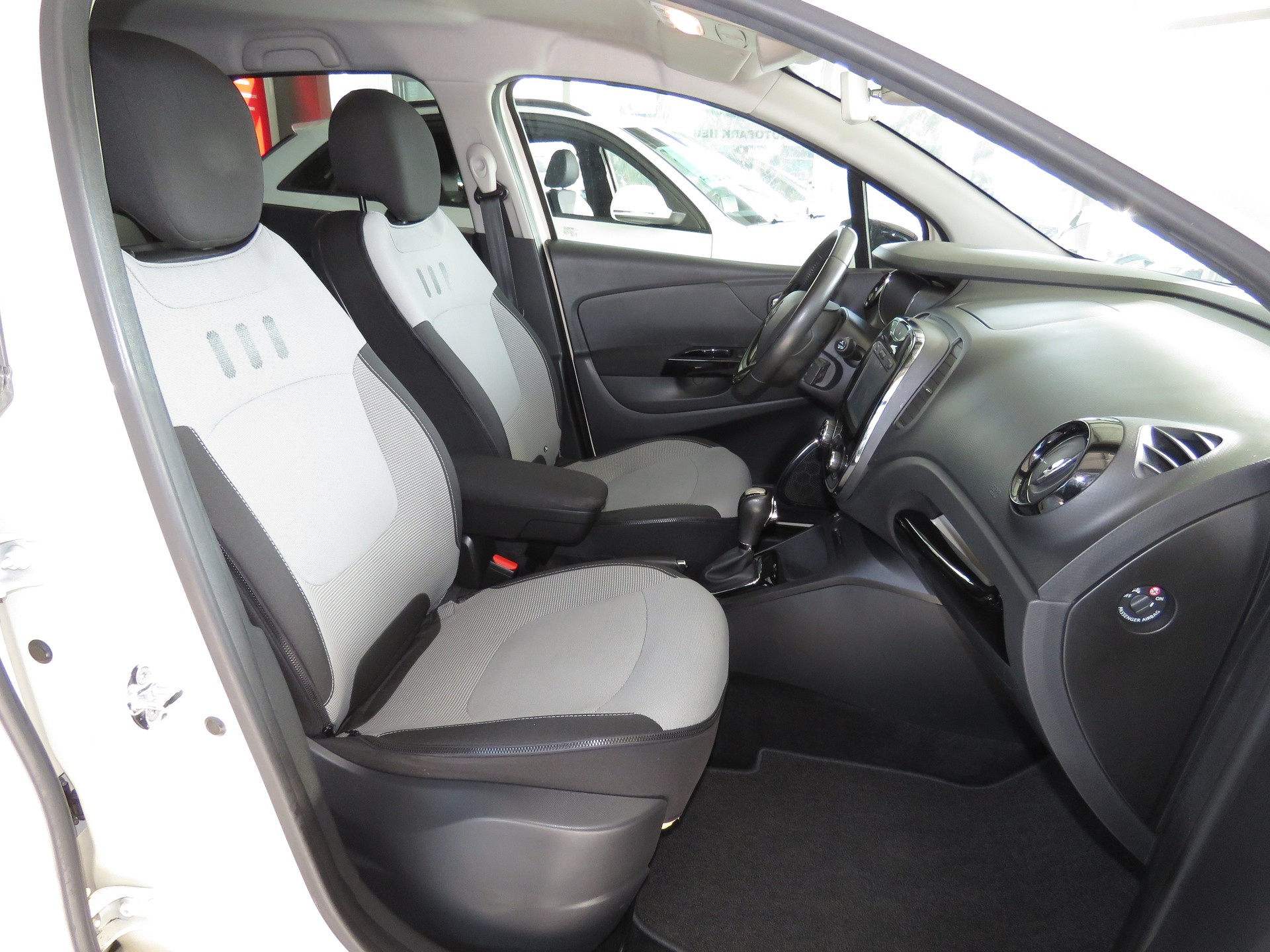 RENAULT Captur 1.2 T 16V Dynamique EDC (Automat)-image-11