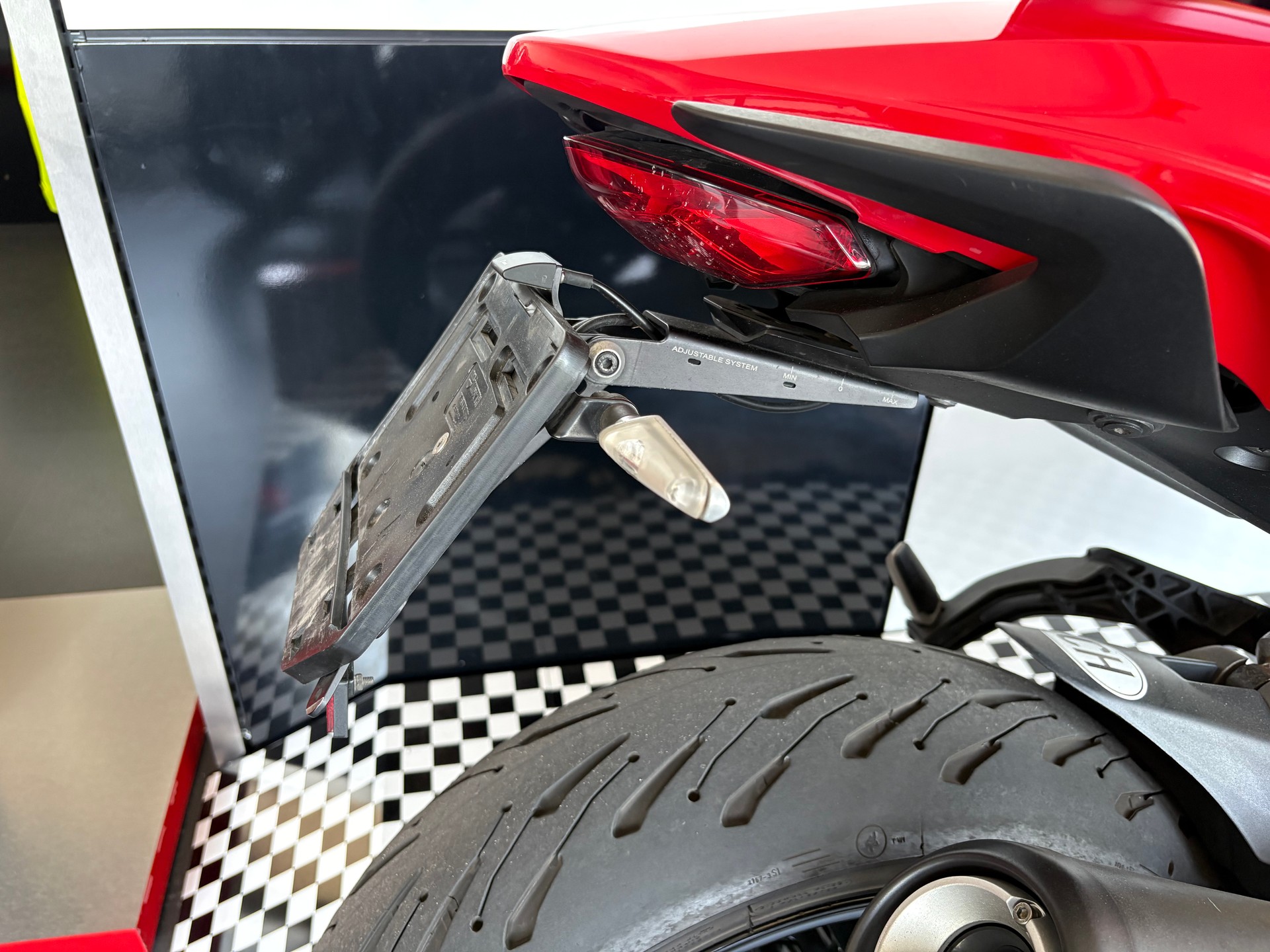 DUCATI Monster 821-image-5