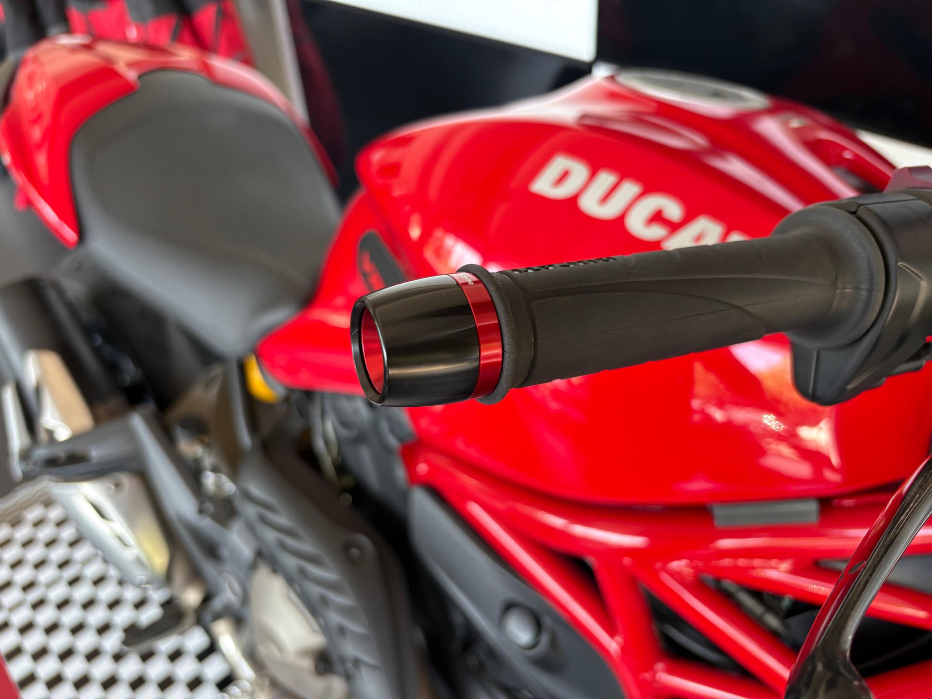 DUCATI Monster 821-image-4