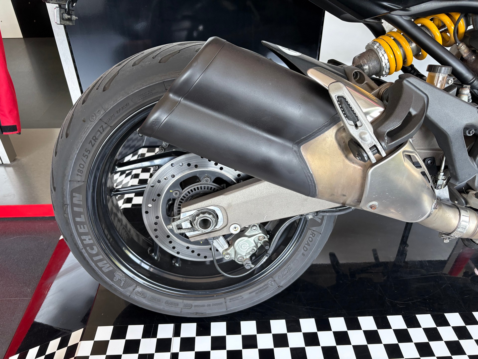DUCATI Monster 821-image-3