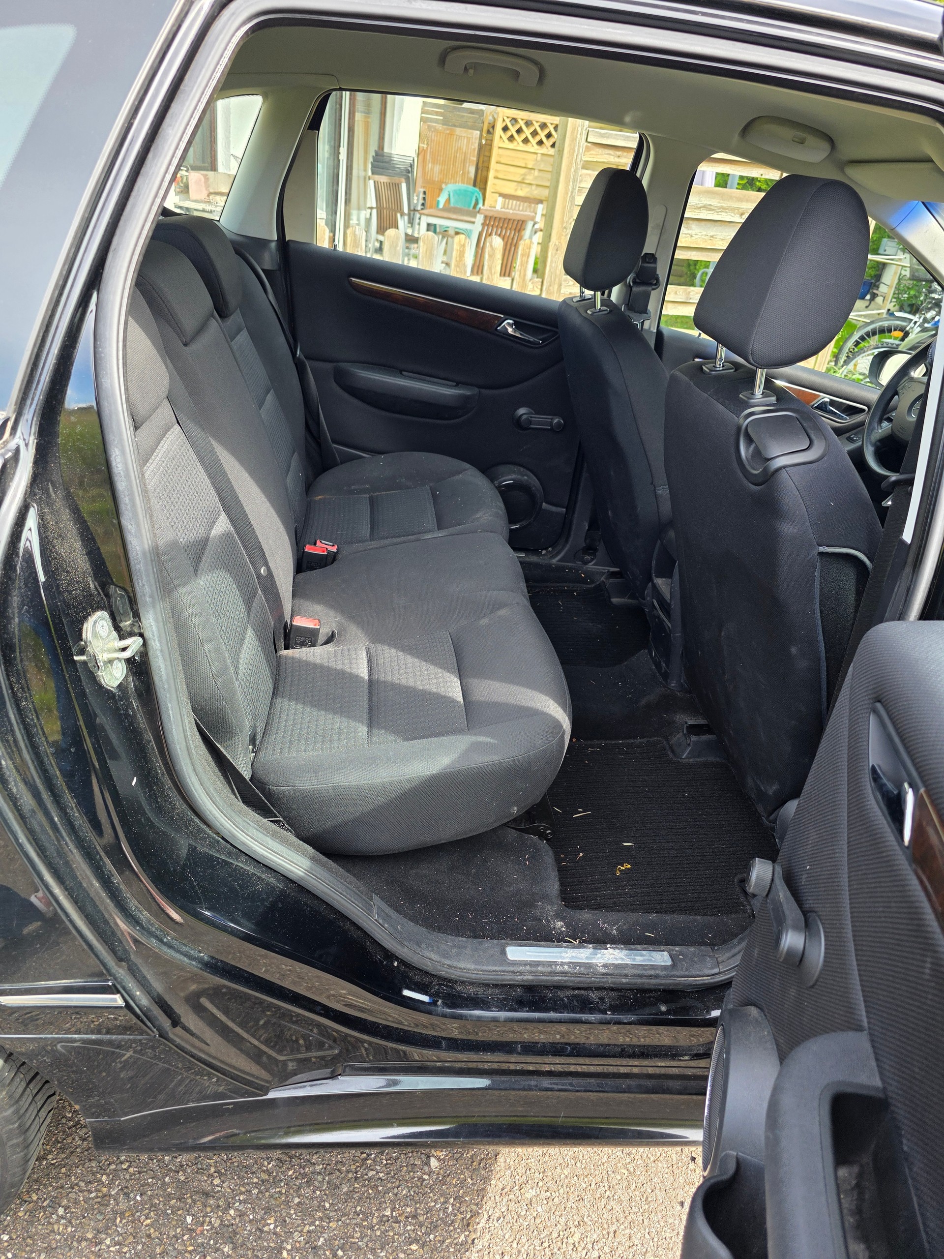 MERCEDES-BENZ B 200-image-9
