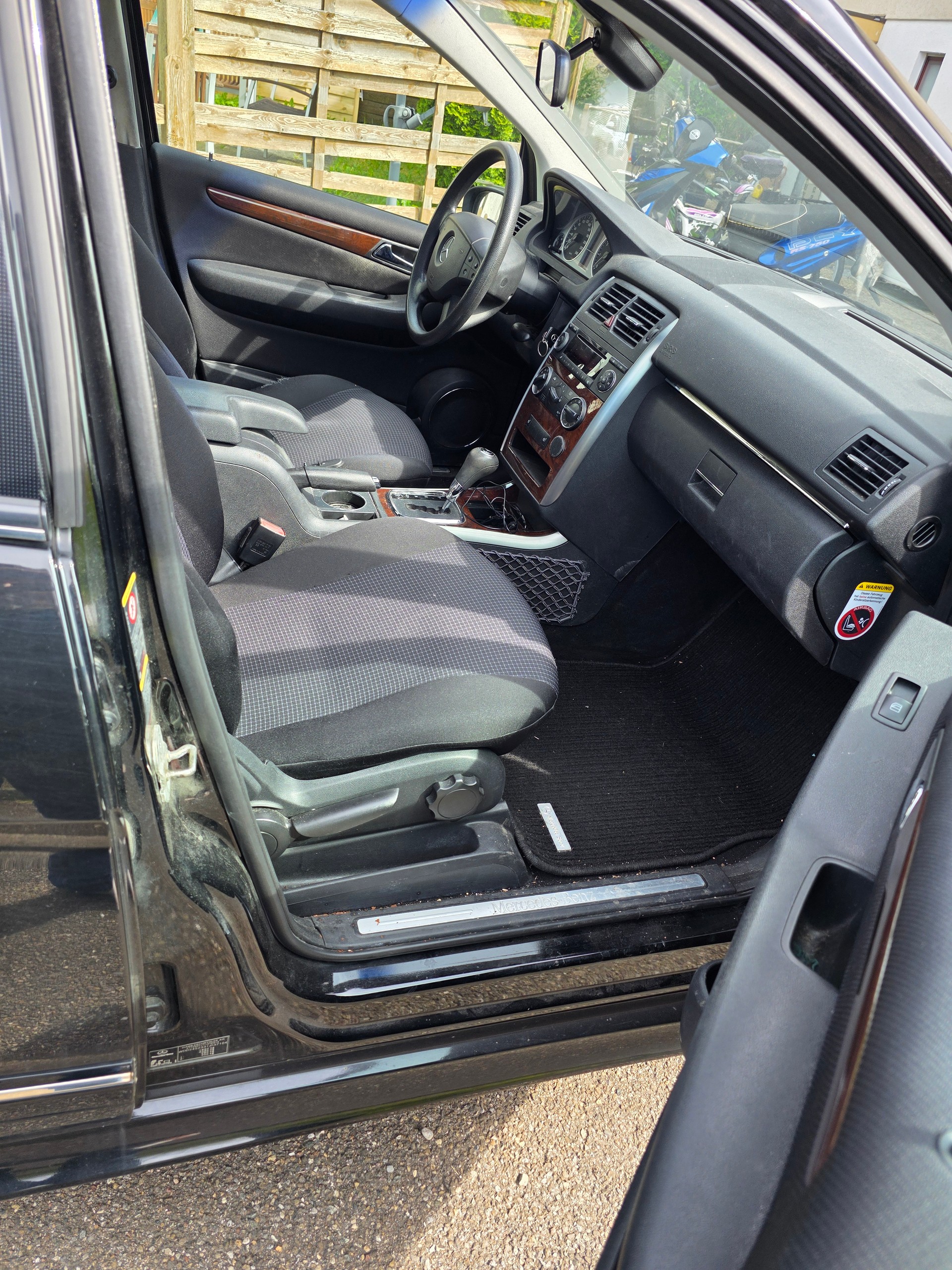 MERCEDES-BENZ B 200-image-8