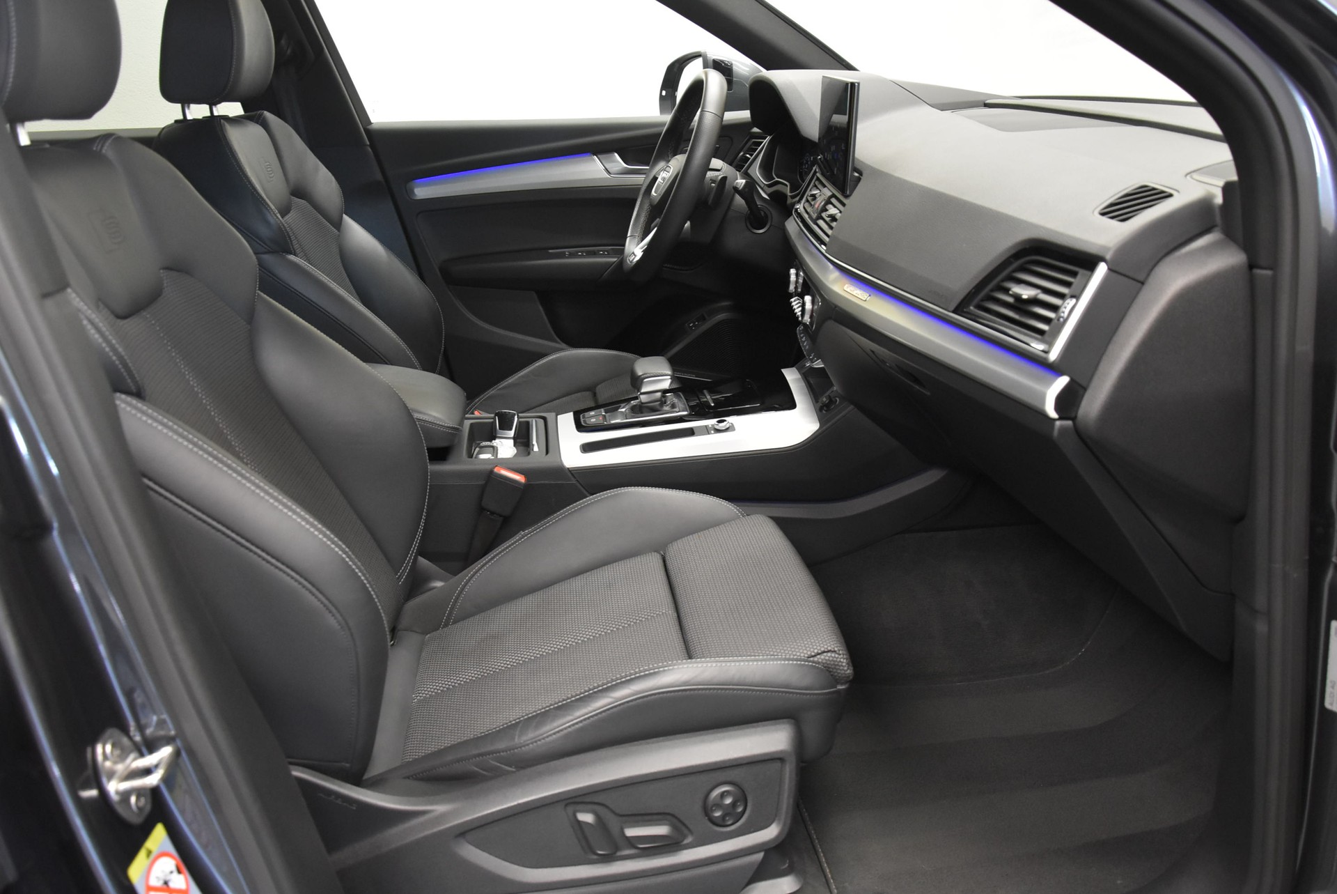 AUDI Q5 Sportback 50 TFSI e PHEV S line quattro S-tronic-image-2
