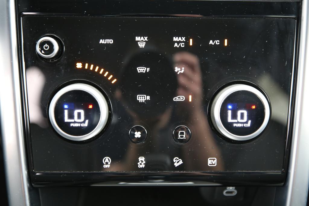 LAND ROVER Discovery Sport 1.5 T 300e R-Dynamic SE-image-10