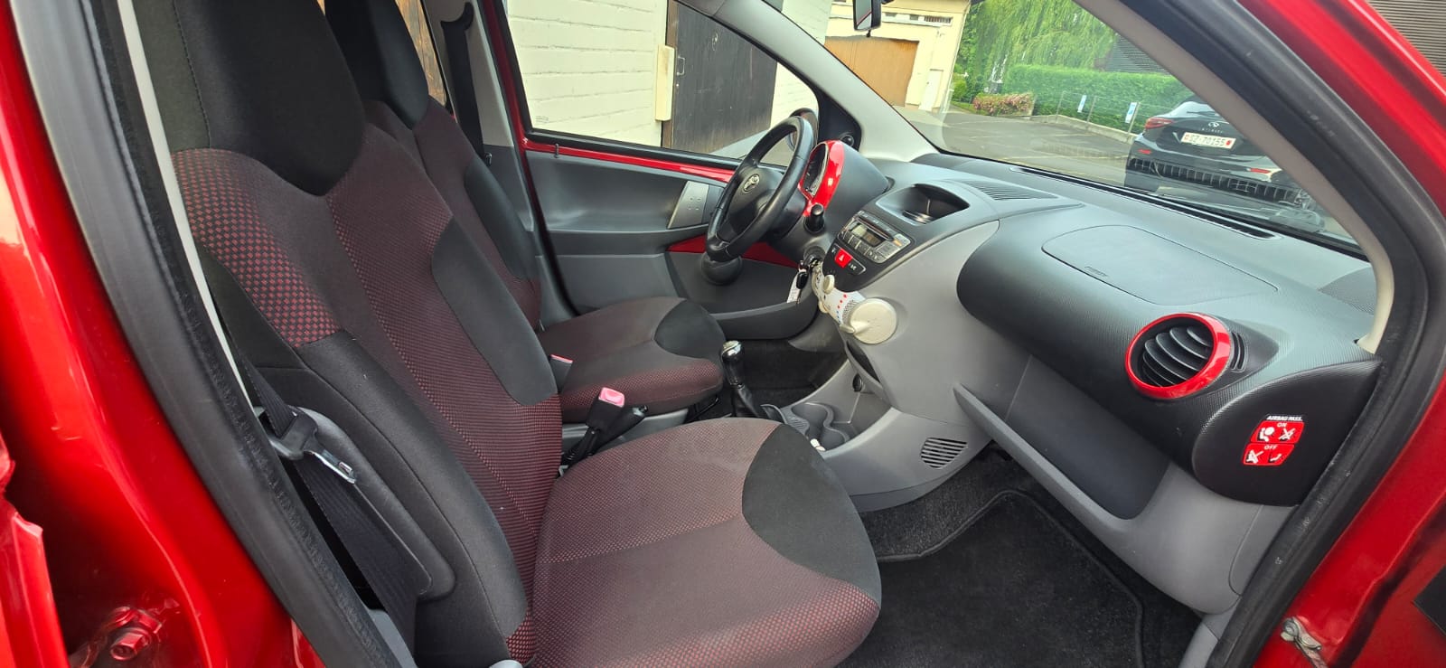 TOYOTA Aygo 1.0 Linea Sol-image-4