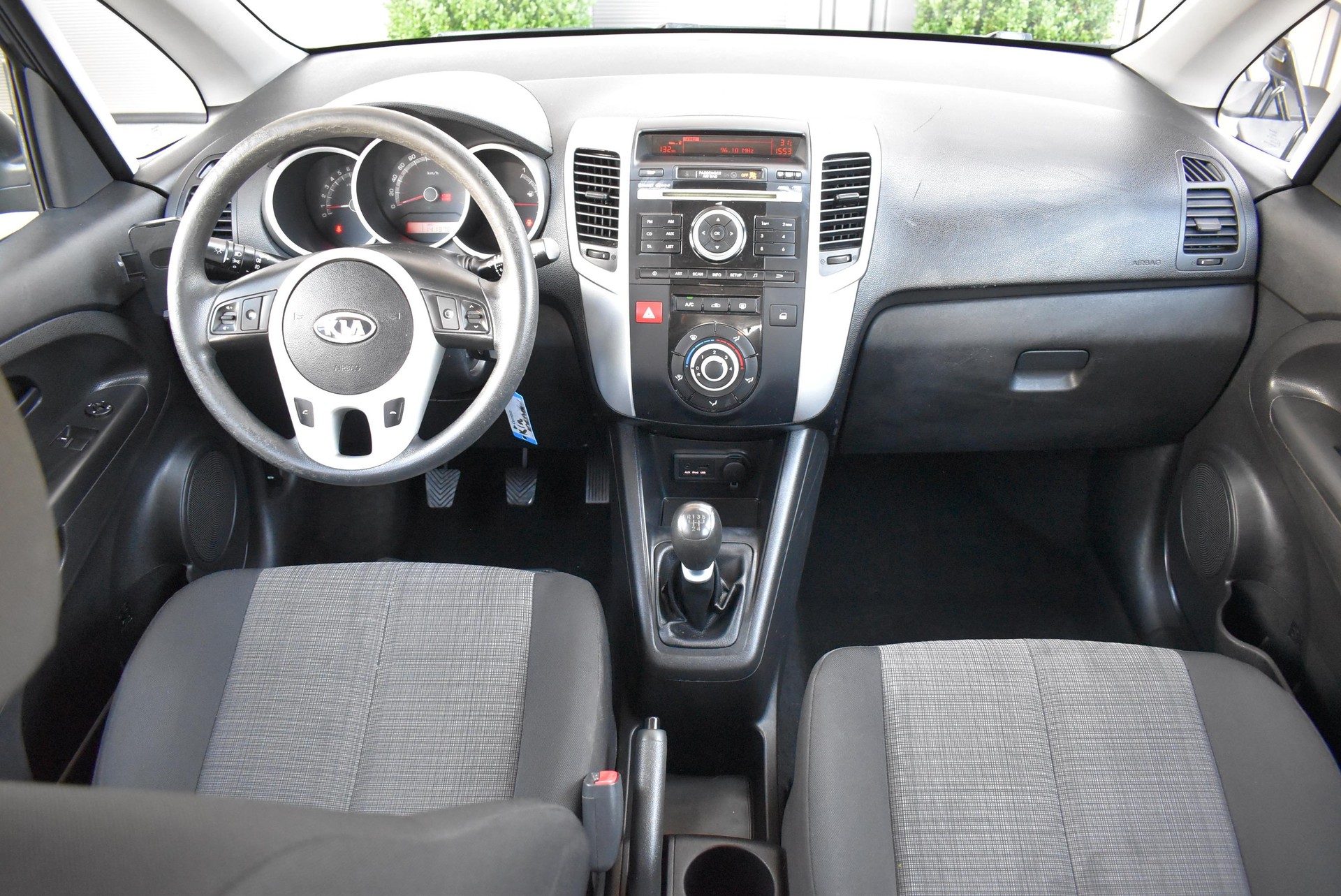 KIA Venga 1.4 CVVT Seven-image-8
