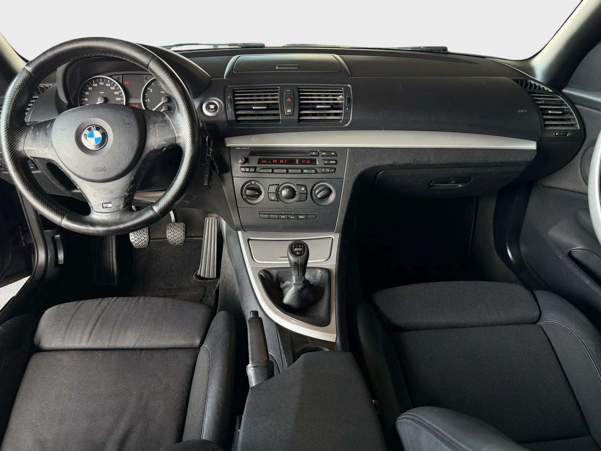 BMW 118i Cabrio-image-9