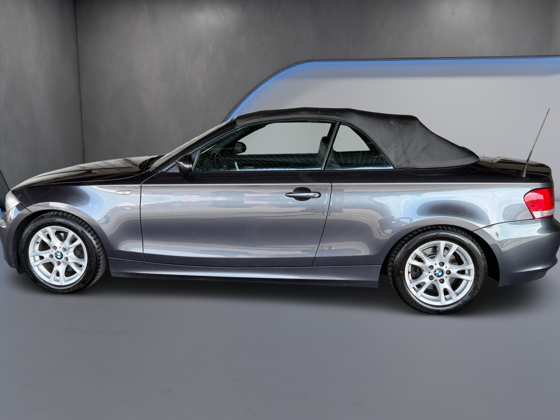 BMW 118i Cabrio-image-6