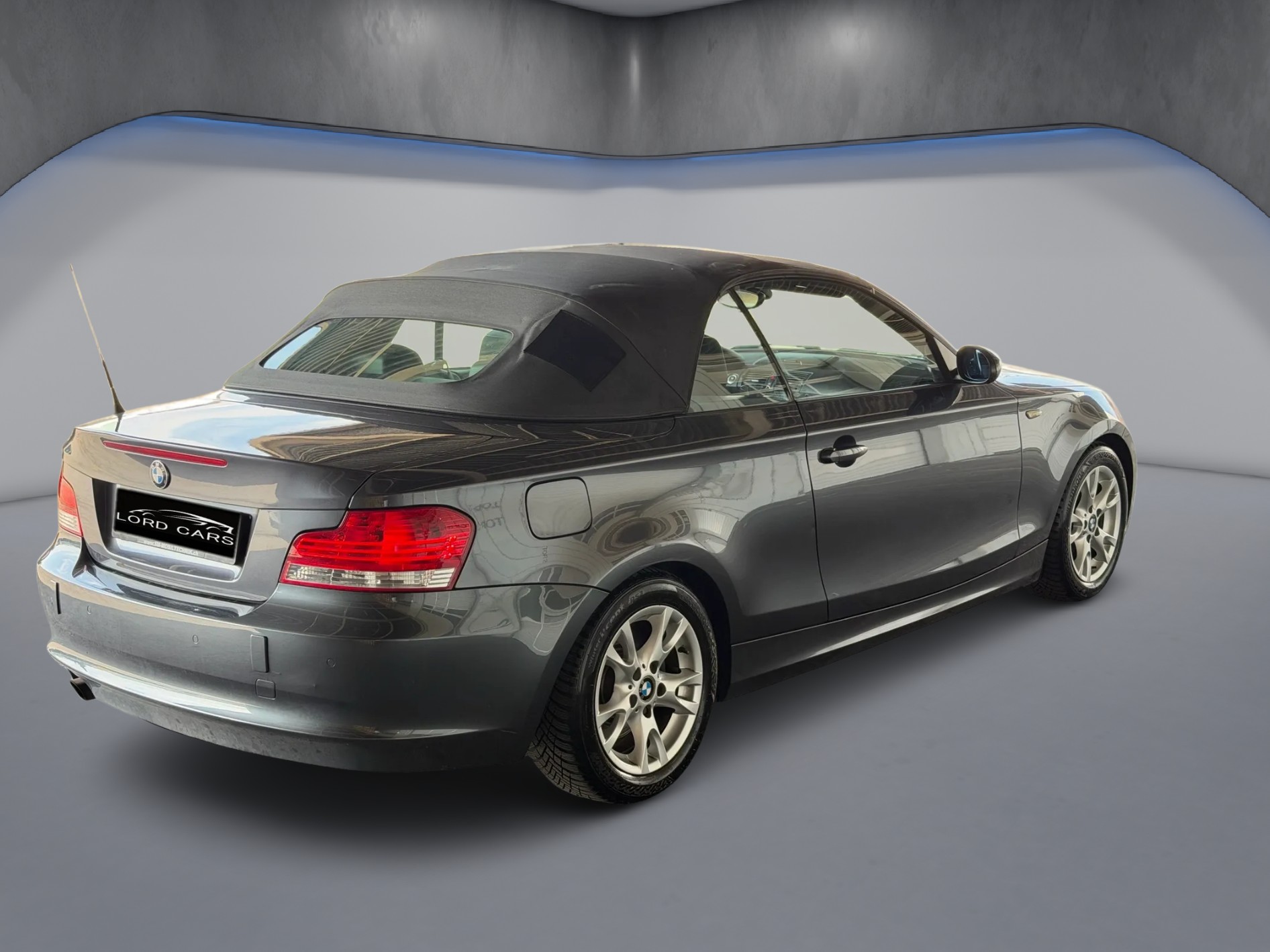 BMW 118i Cabrio-image-3