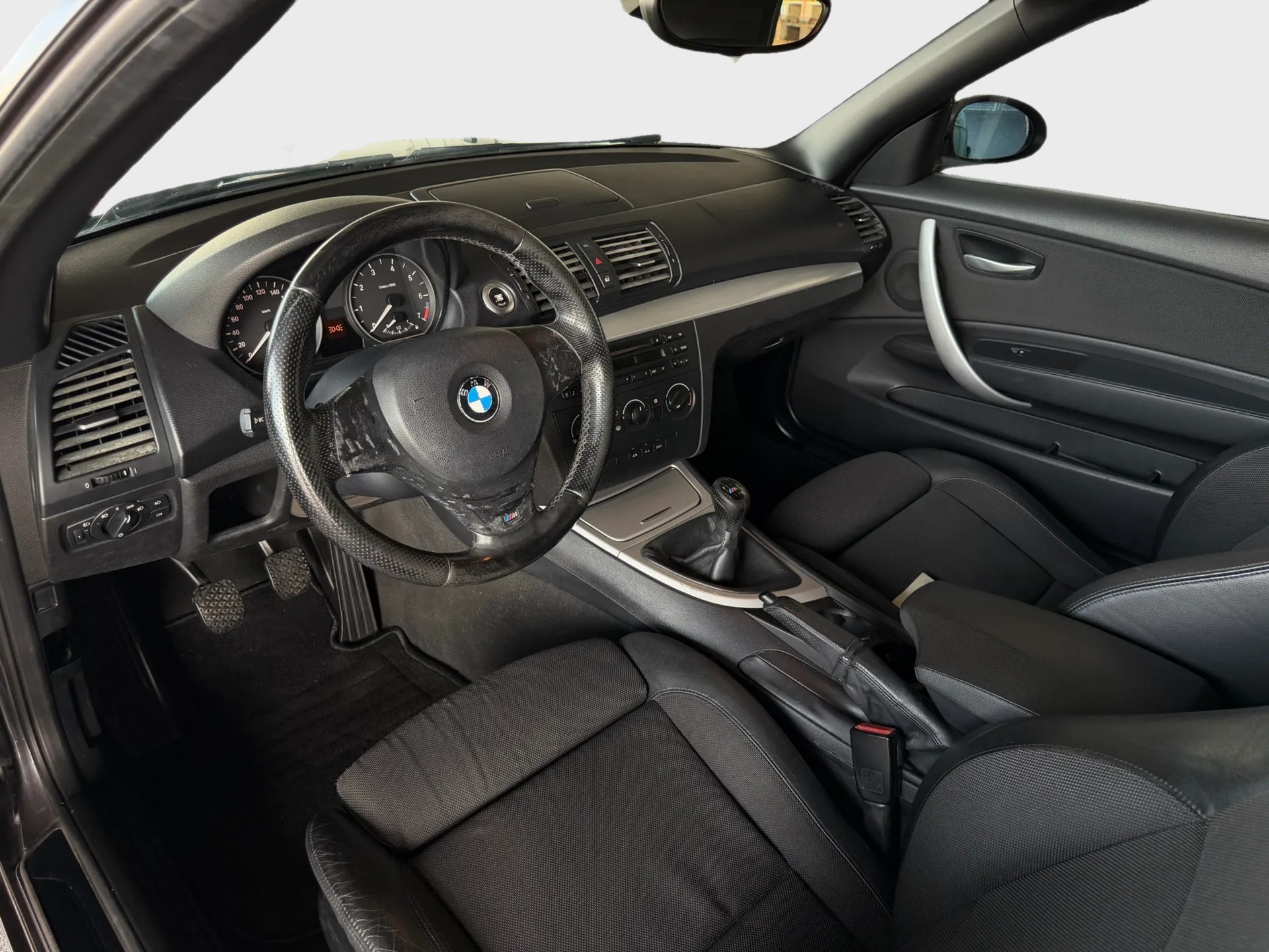 BMW 118i Cabrio-image-8