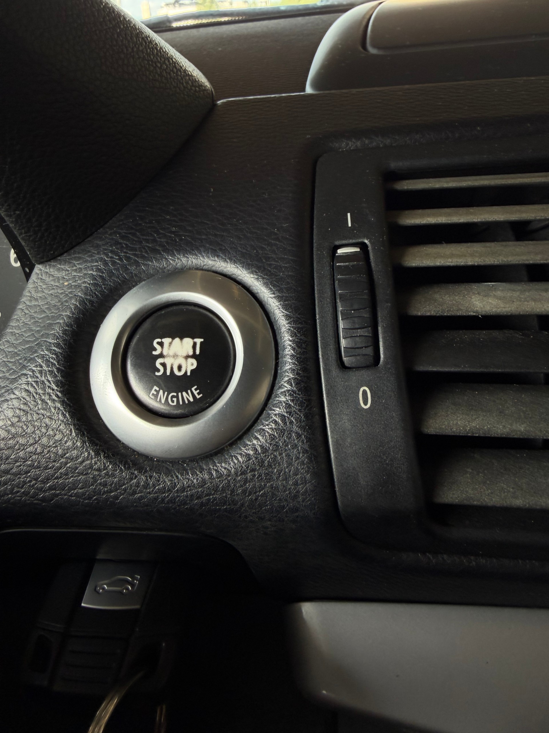 BMW 118i Cabrio-image-19