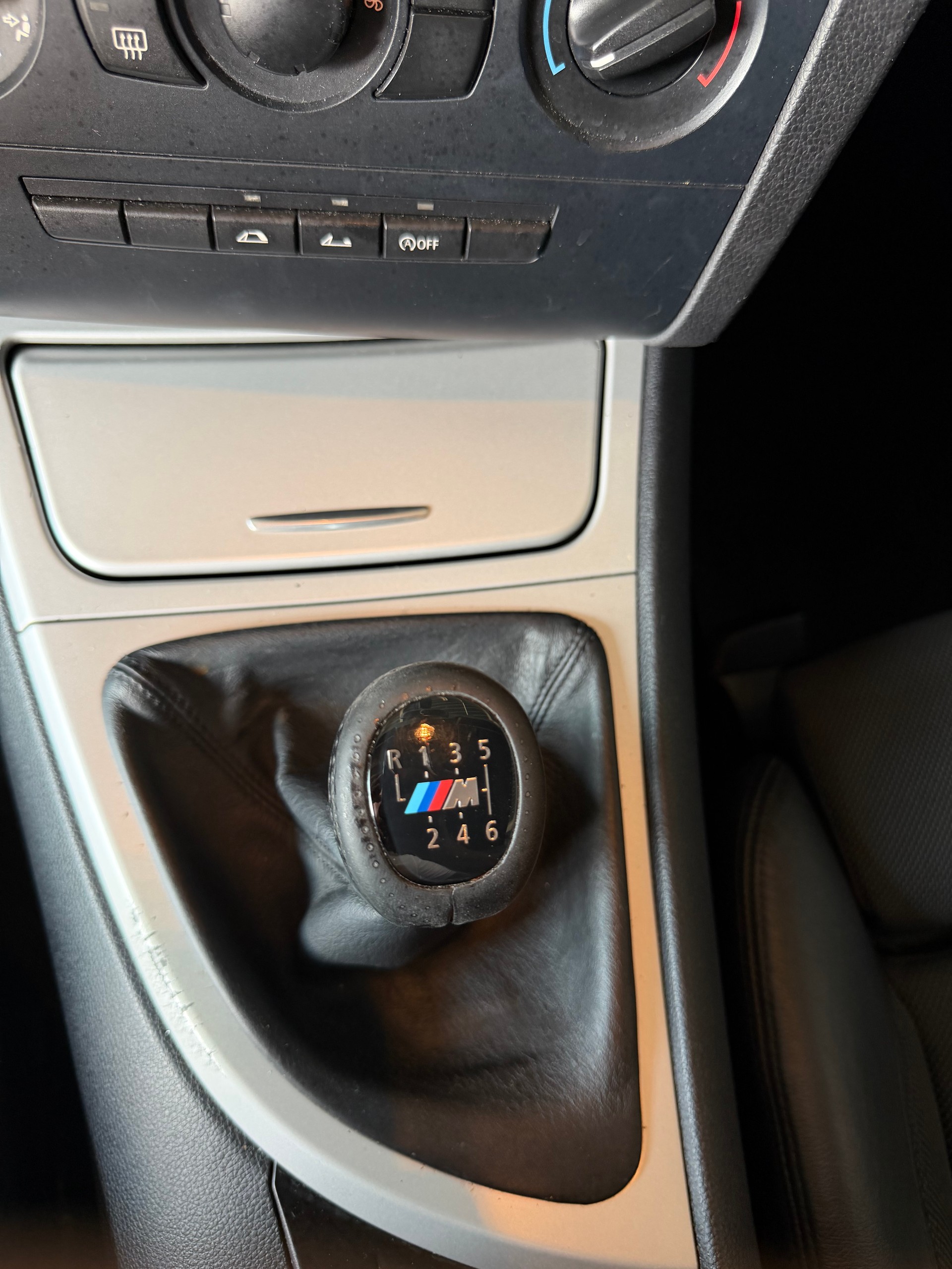 BMW 118i Cabrio-image-16