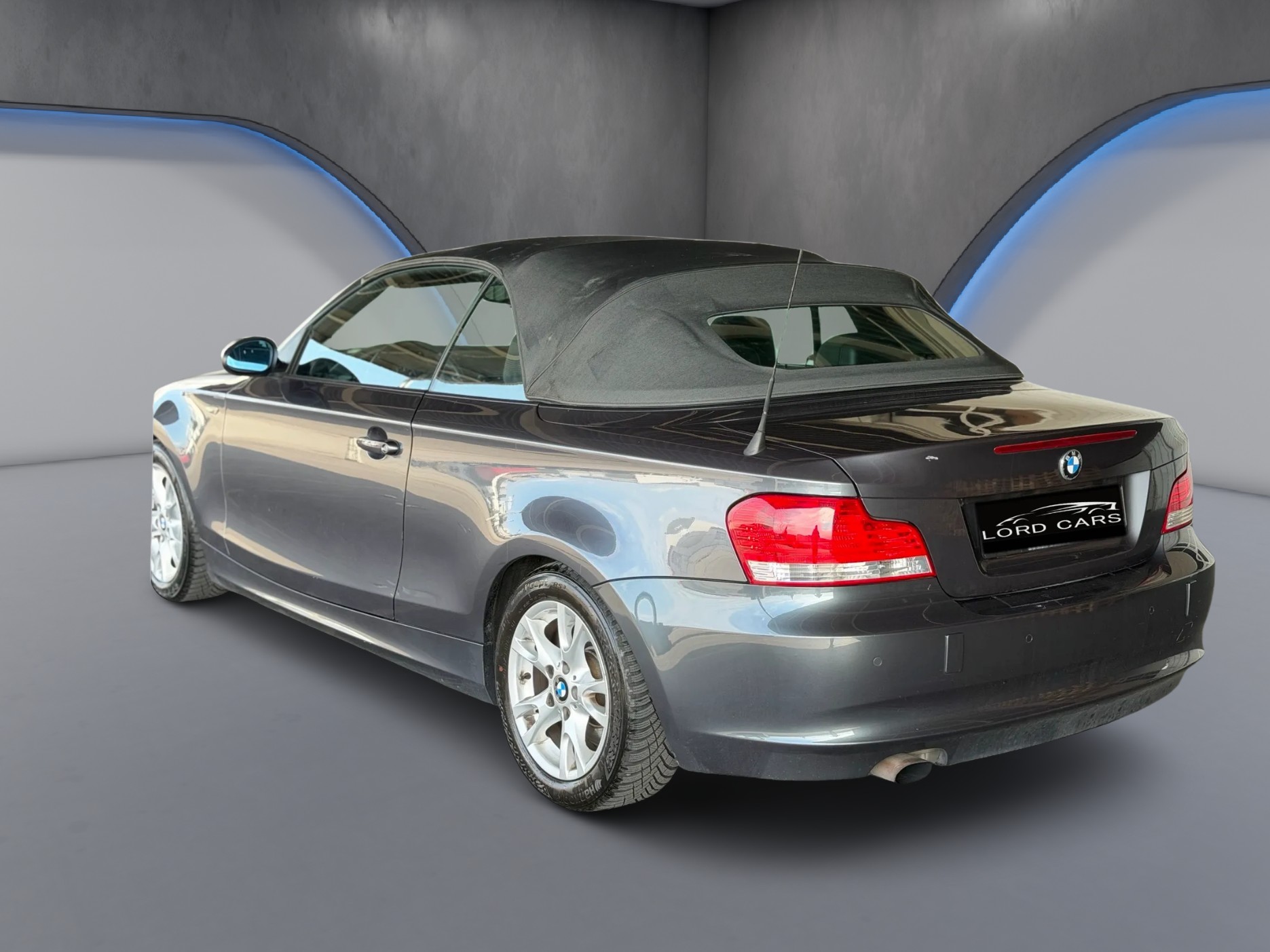 BMW 118i Cabrio-image-5