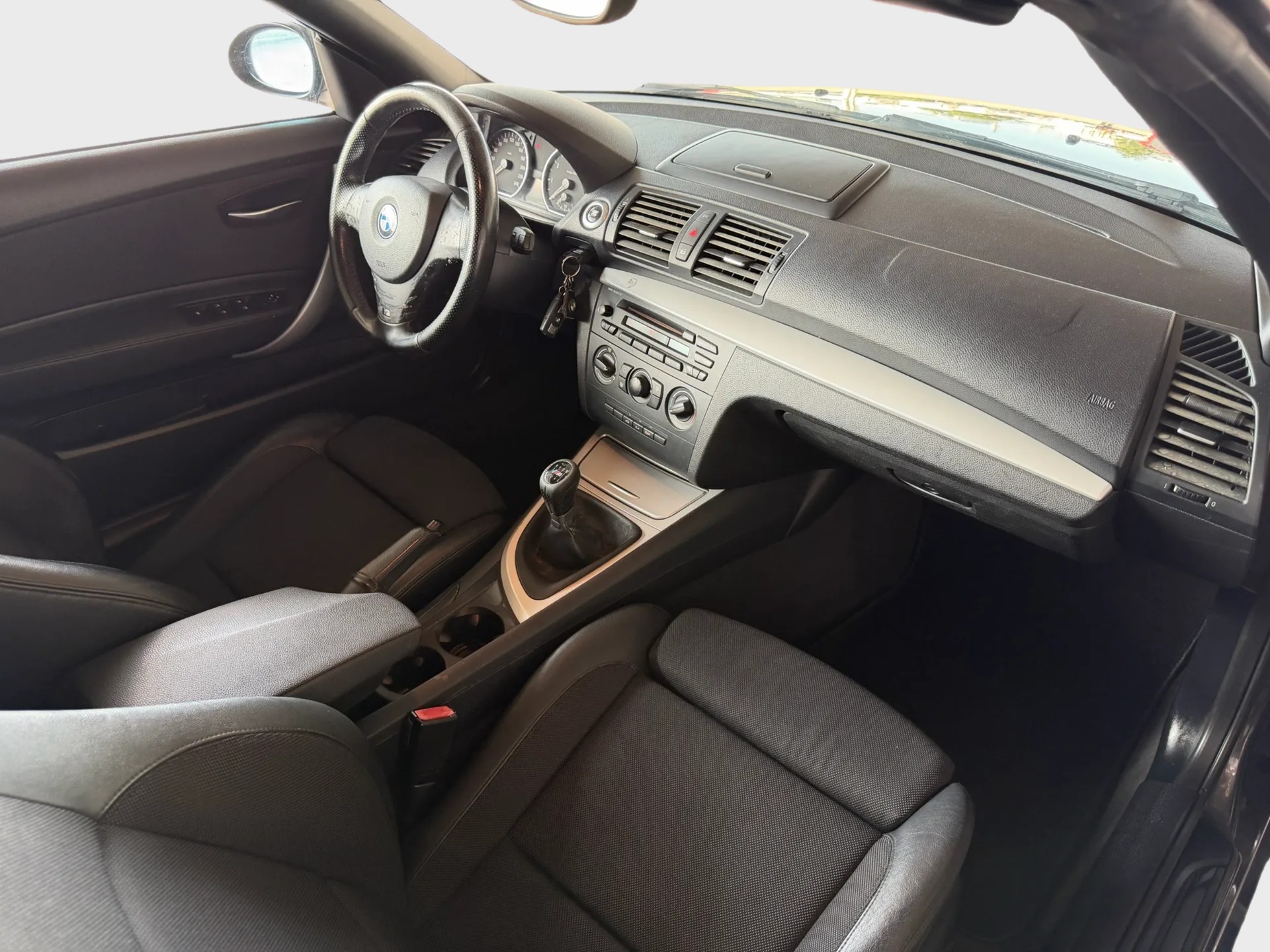 BMW 118i Cabrio-image-10