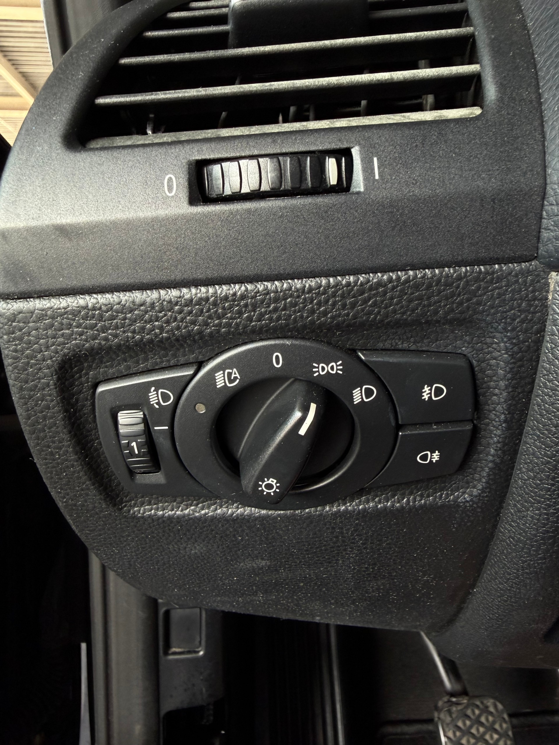 BMW 118i Cabrio-image-12