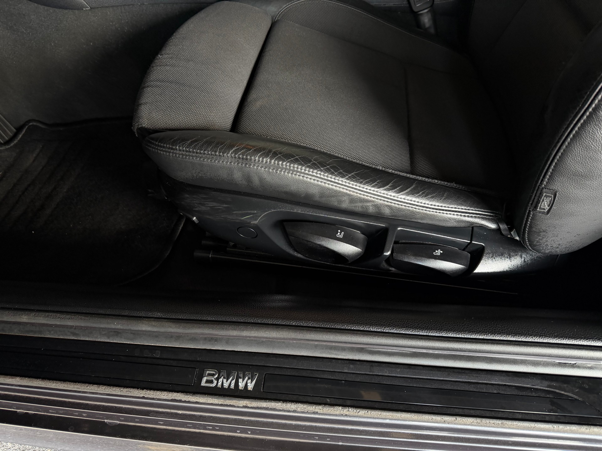 BMW 118i Cabrio-image-11