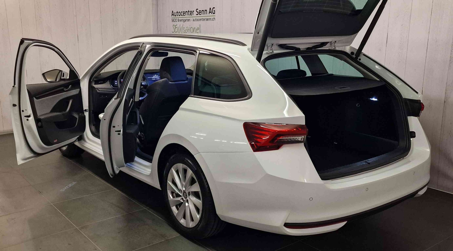 SKODA Octavia Combi 2.0 TDI DSG Selection-image-17