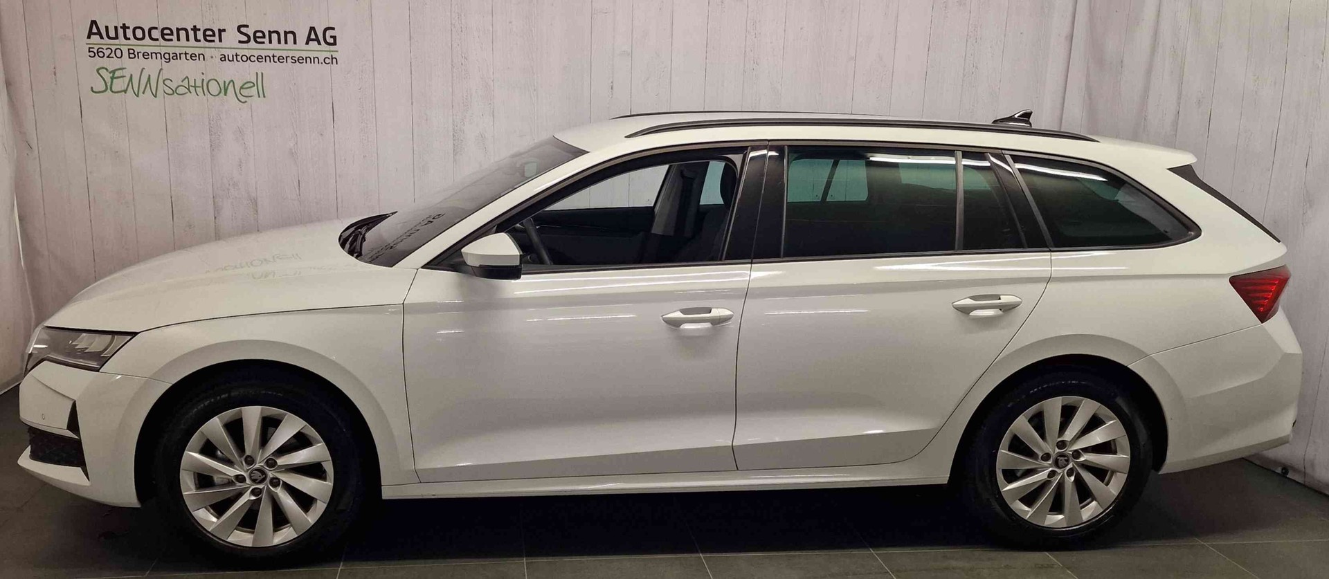 SKODA Octavia Combi 2.0 TDI DSG Selection-showroom-element-2