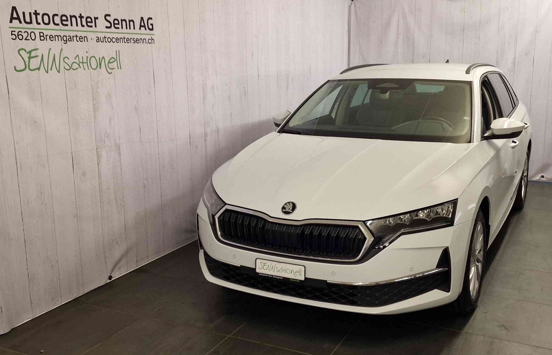 SKODA Octavia Combi 2.0 TDI DSG Selection-showroom-element-1
