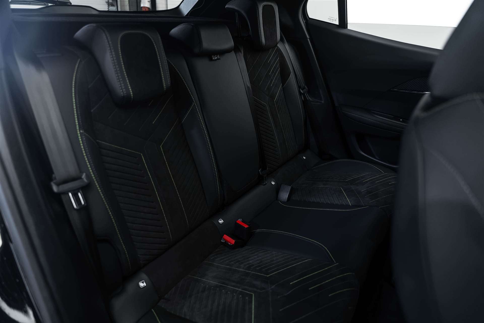 PEUGEOT 2008 1.2 PureTech GT Automat-image-13