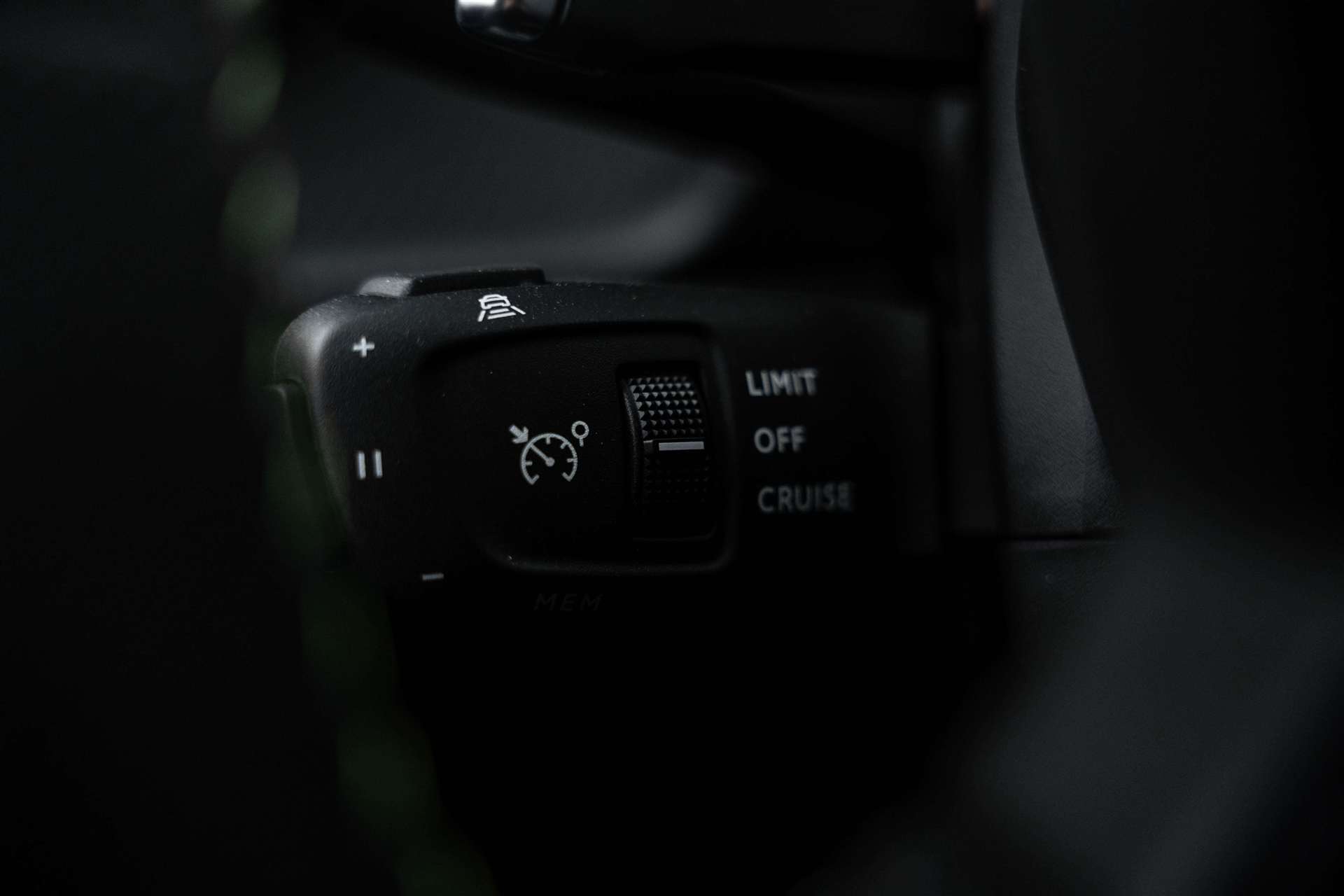 PEUGEOT 2008 1.2 PureTech GT Automat-image-15