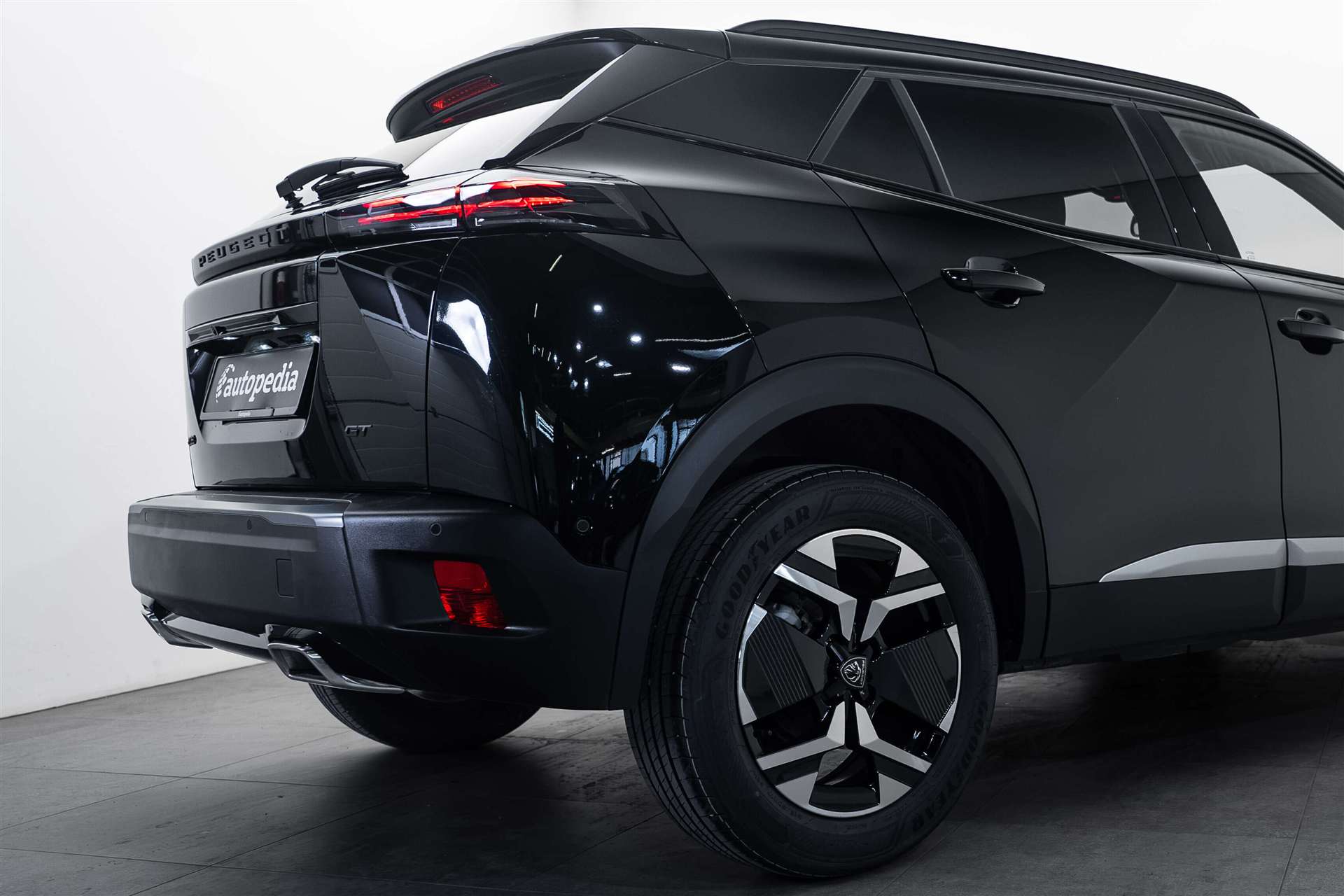 PEUGEOT 2008 1.2 PureTech GT Automat-image-3