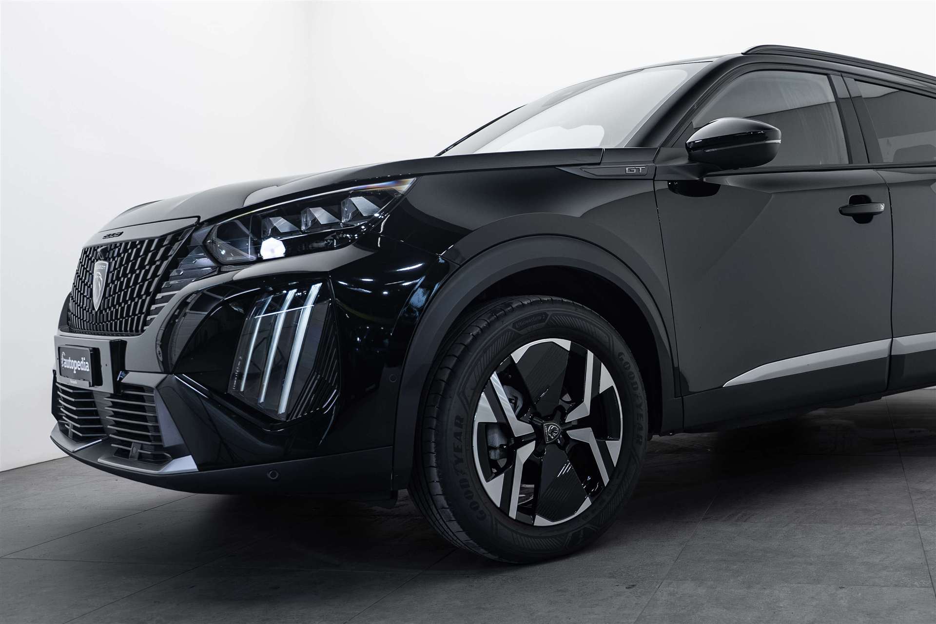 PEUGEOT 2008 1.2 PureTech GT Automat-image-1