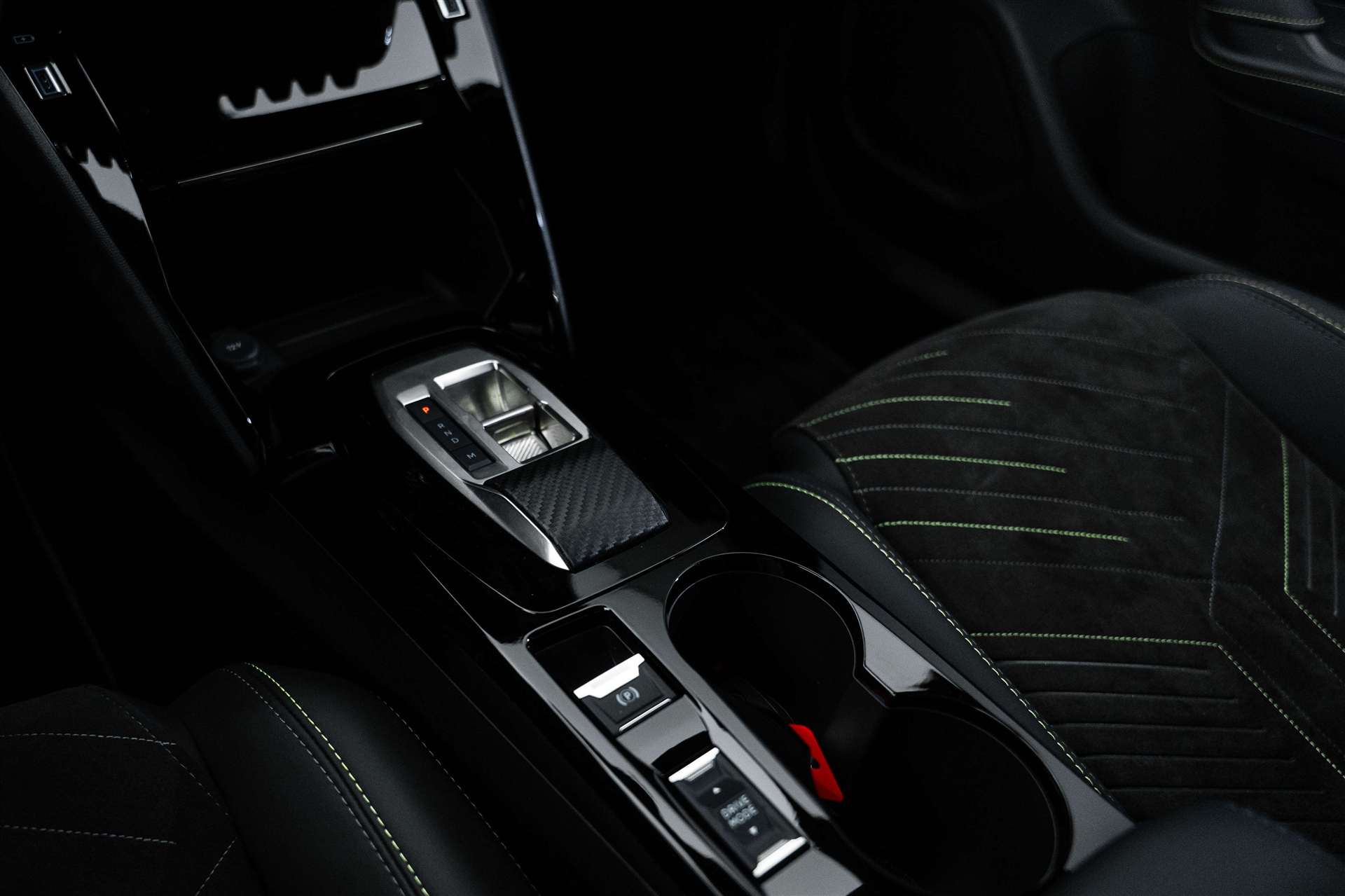 PEUGEOT 2008 1.2 PureTech GT Automat-image-25