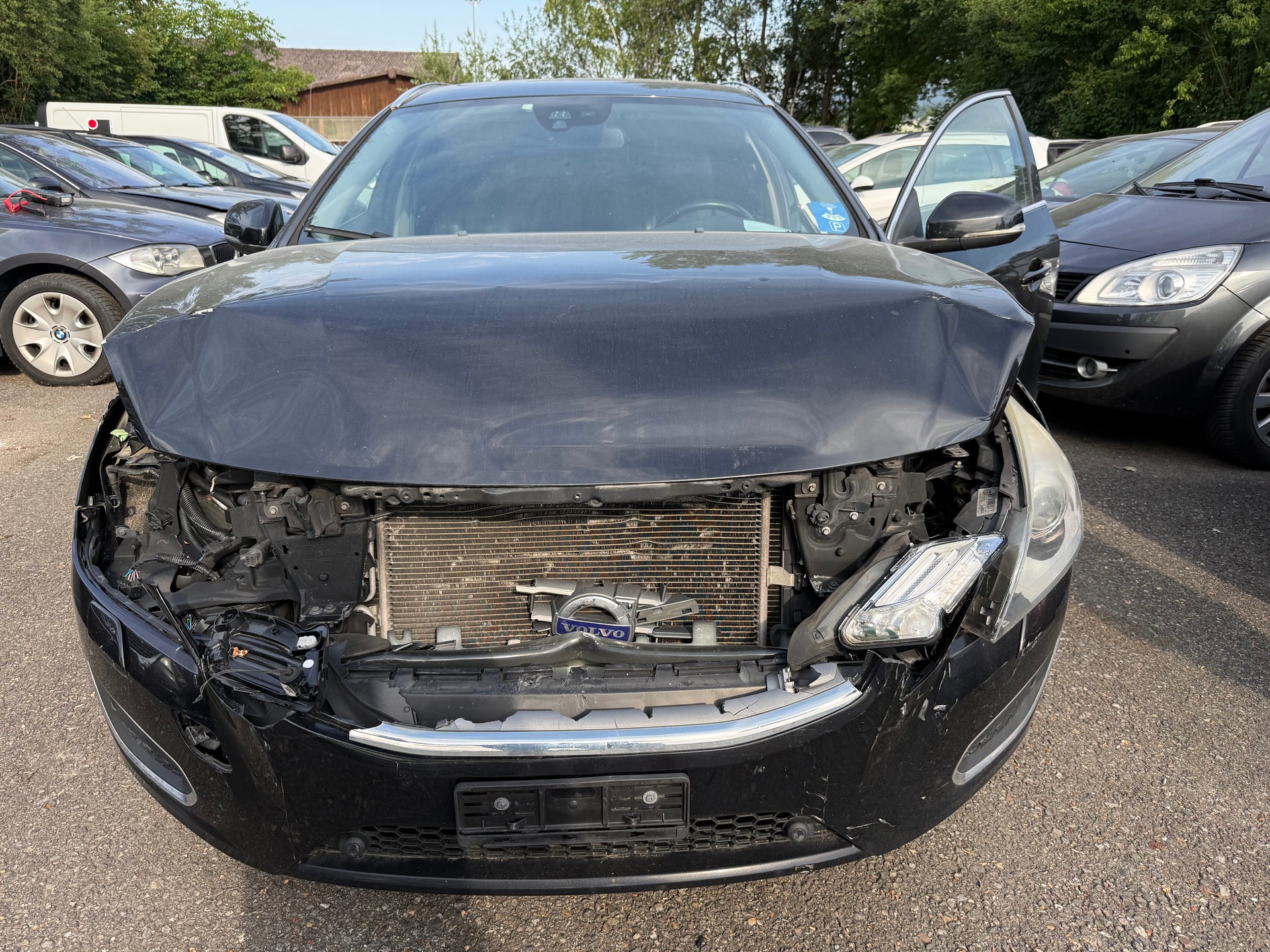 VOLVO V60 D3 Momentum Geartronic-image-1