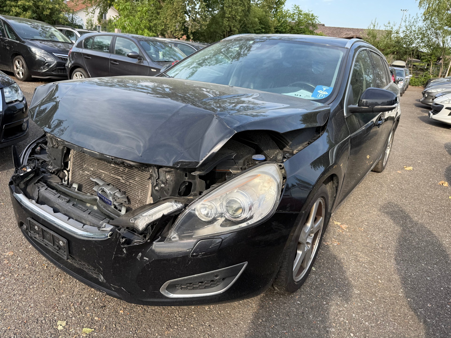 VOLVO V60 D3 Momentum Geartronic-image-2