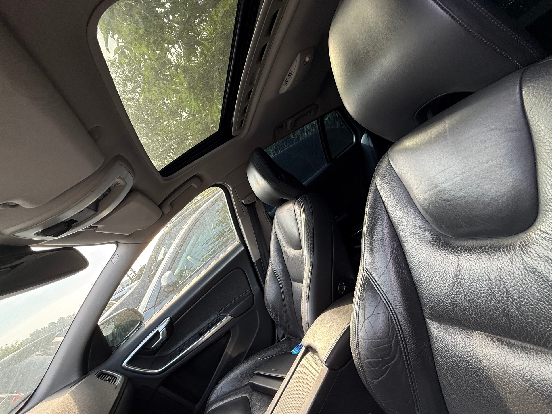 VOLVO V60 D3 Momentum Geartronic-image-12