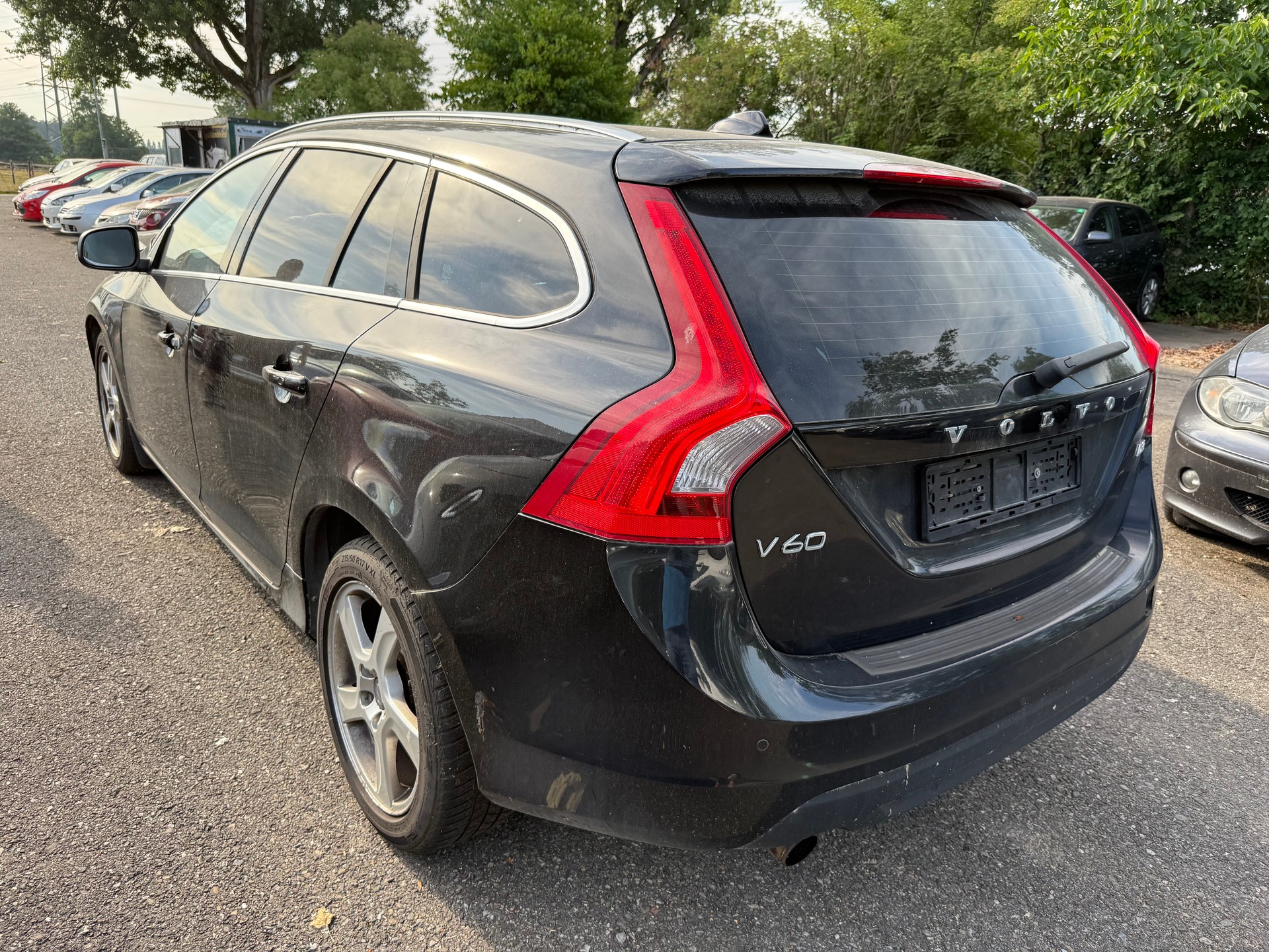 VOLVO V60 D3 Momentum Geartronic-image-3