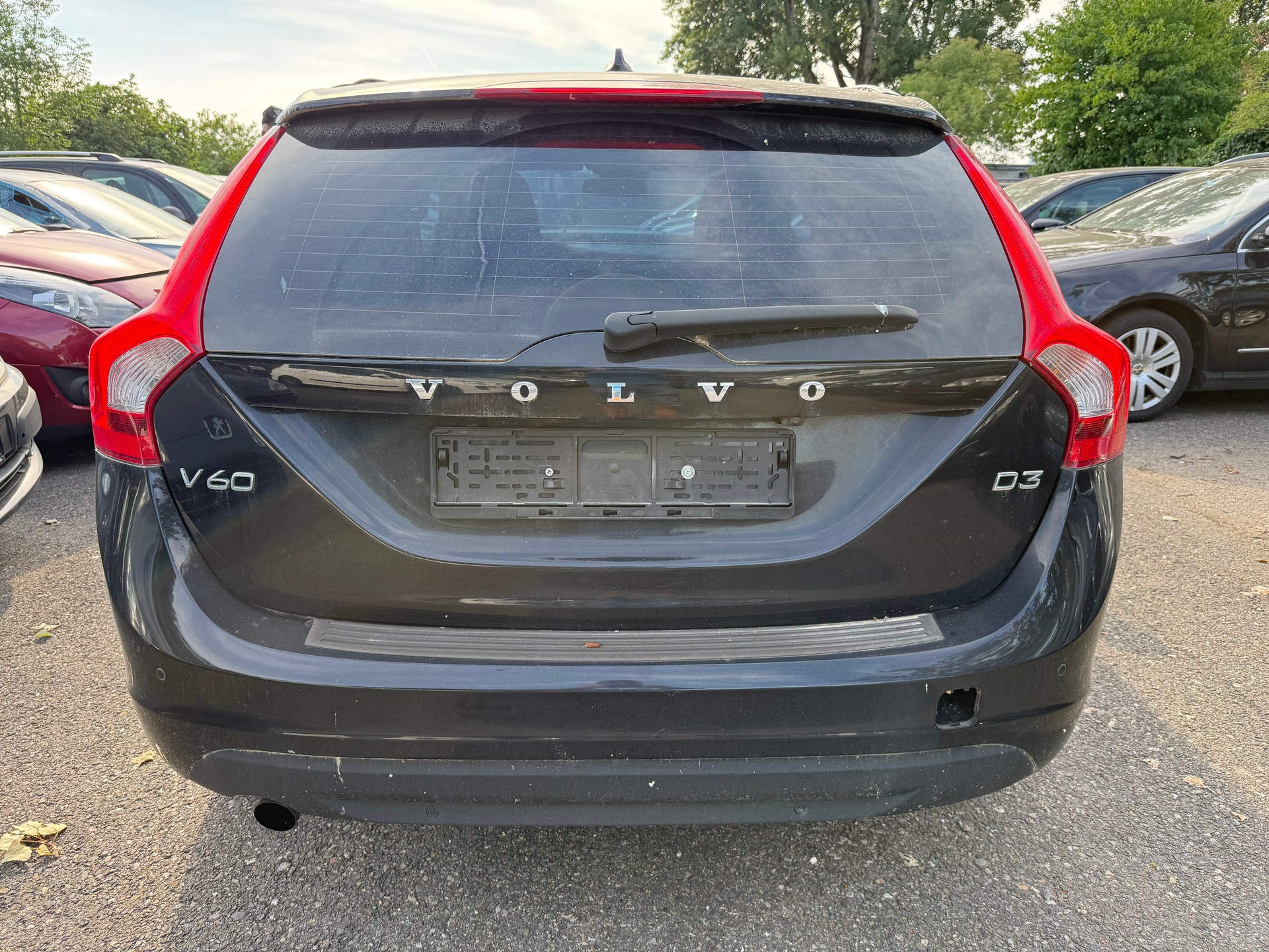 VOLVO V60 D3 Momentum Geartronic-image-4