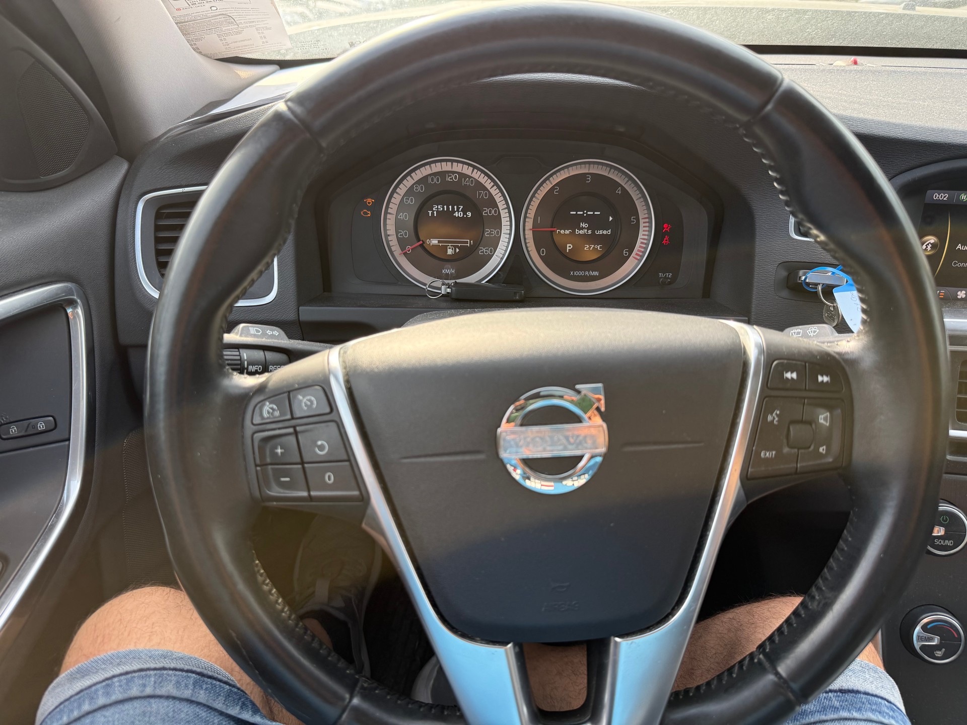 VOLVO V60 D3 Momentum Geartronic-image-10