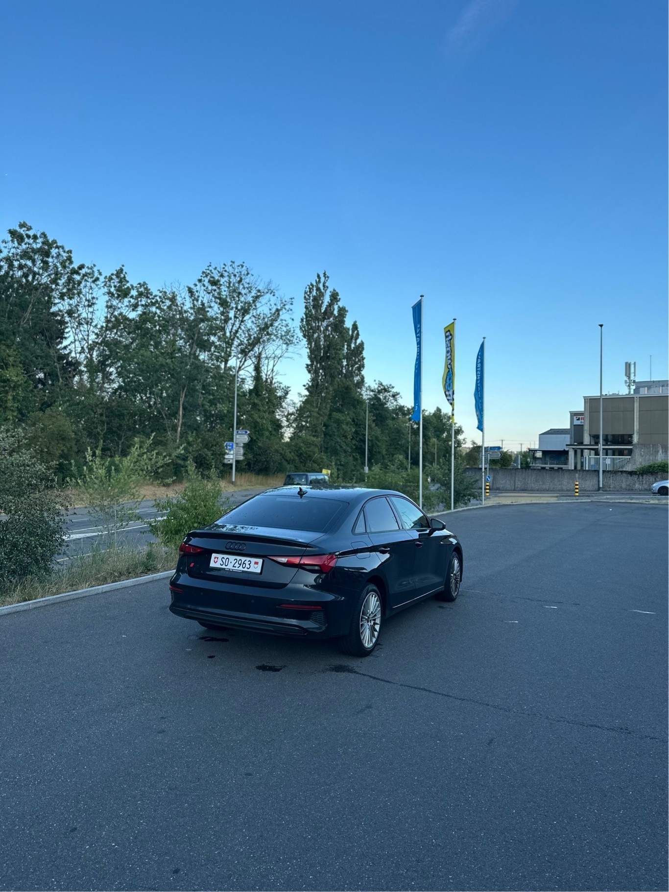 AUDI A3 Advanced Line Limousine Hatchback-image-3