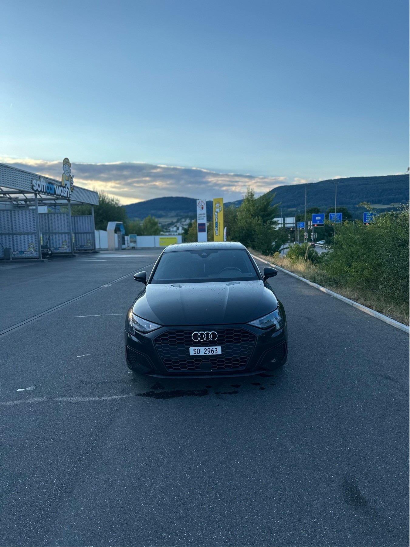 AUDI A3 Advanced Line Limousine Hatchback-image-2