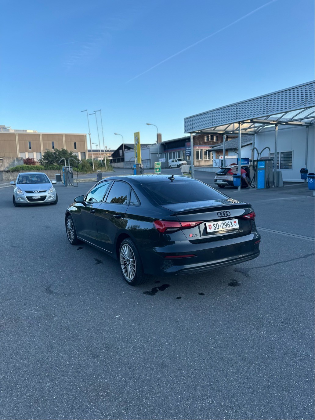 AUDI A3 Advanced Line Limousine Hatchback-image-0