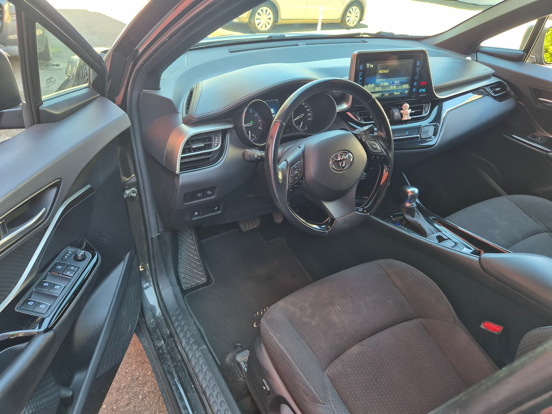 TOYOTA C-HR 1.2 Turbo Trend 4WD Multidrive S-image-2