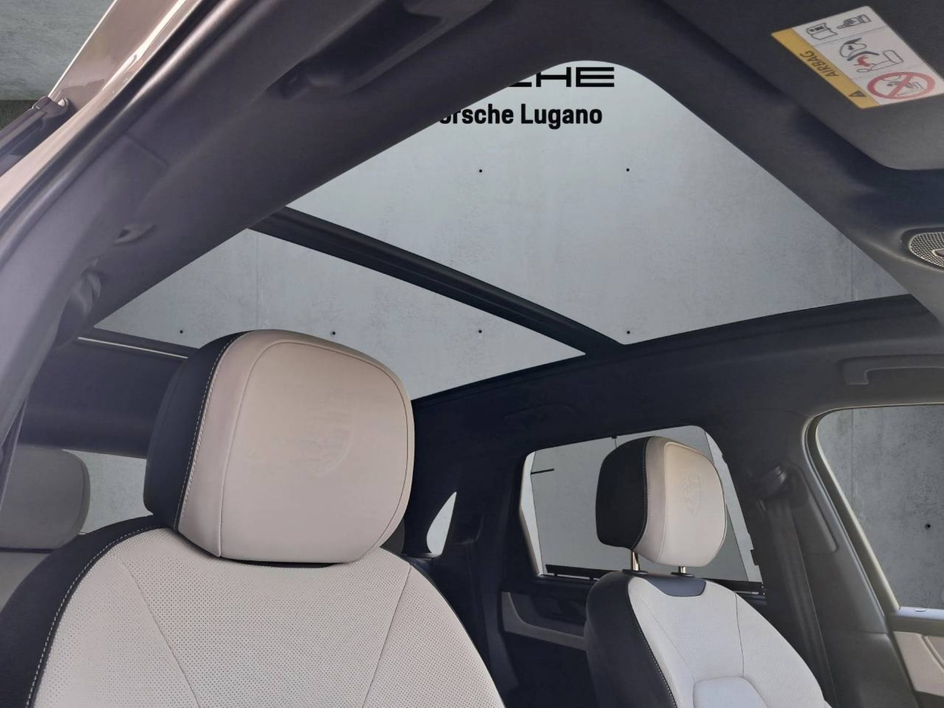 PORSCHE Cayenne S E-Hybrid Black Edition-image-17