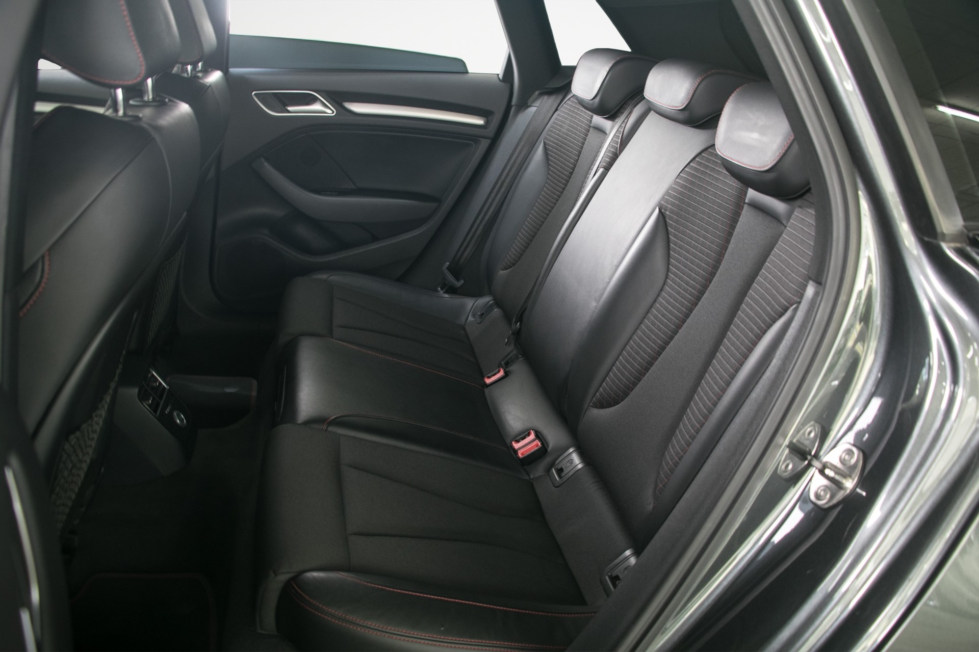 AUDI S3 Sportback 2.0 TFSI quattro S-tronic-image-10