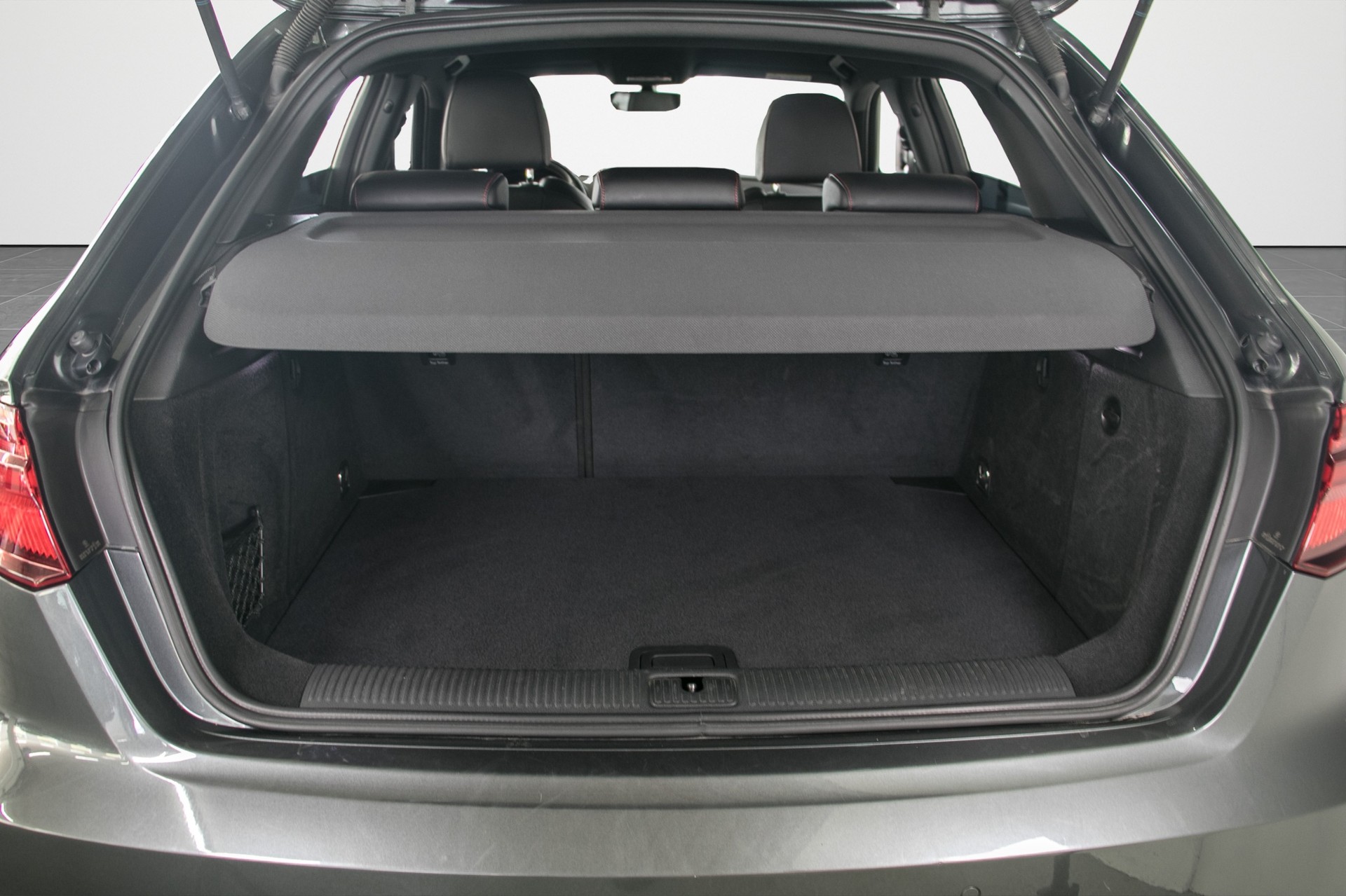 AUDI S3 Sportback 2.0 TFSI quattro S-tronic-image-11