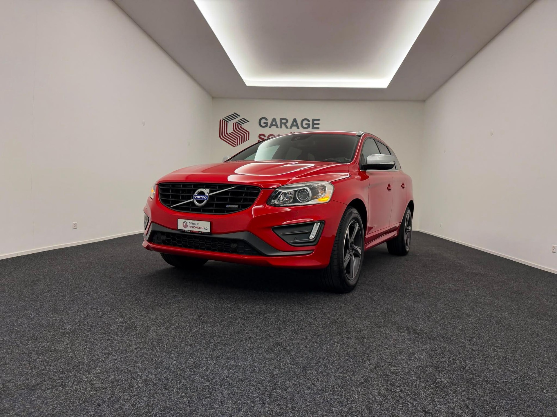 VOLVO XC60 2.4 D4 Momentum R-Design AWD-image-0
